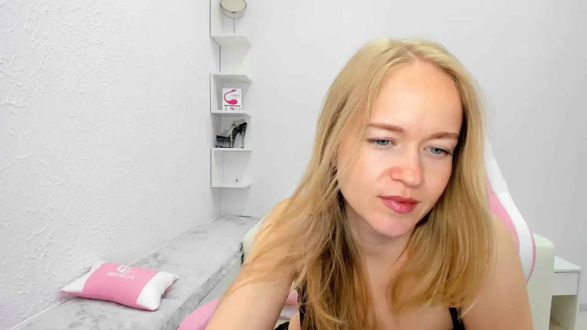 Gallery image thumbnail from Angel_Kristy's myfreecams stream on, 05/16/2025, 06:12 image 10 of 20