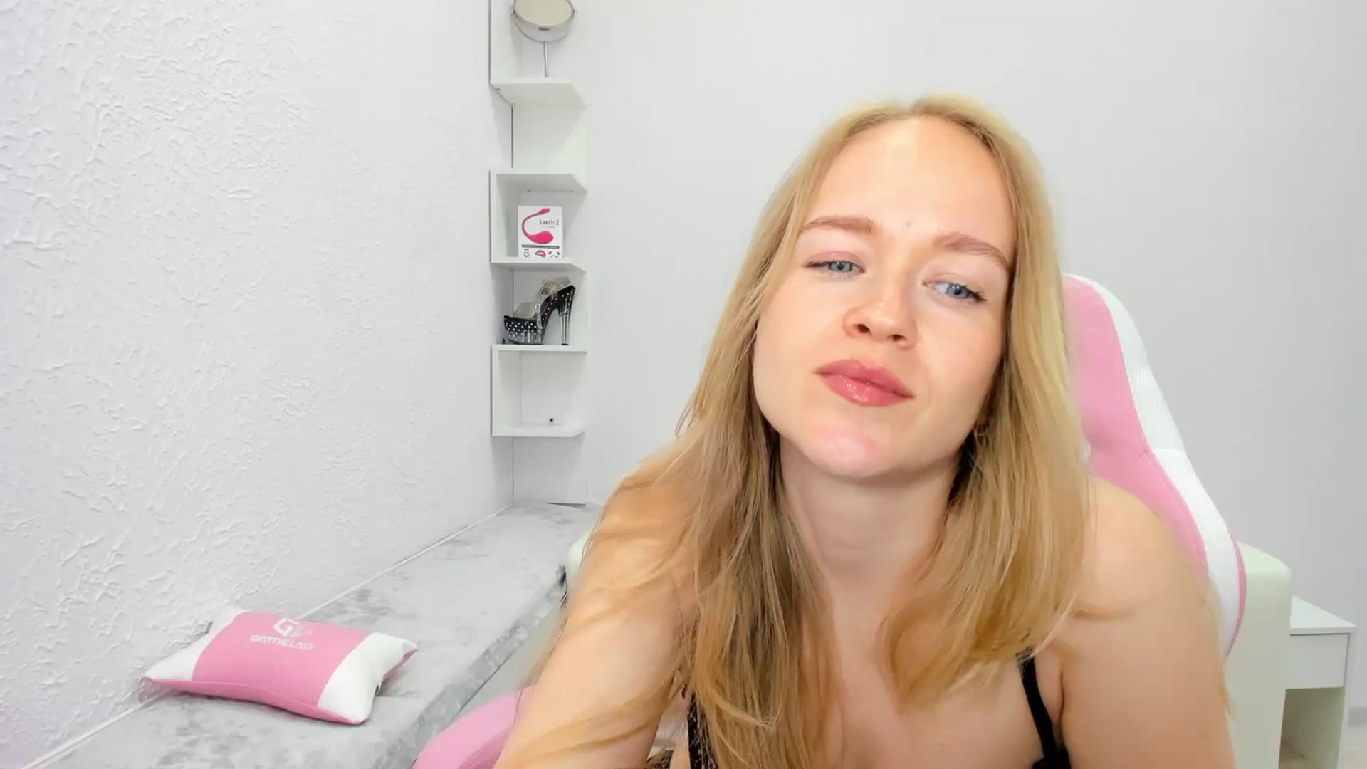 Gallery image thumbnail from Angel_Kristy's myfreecams stream on, 05/16/2025, 06:12 image 9 of 20