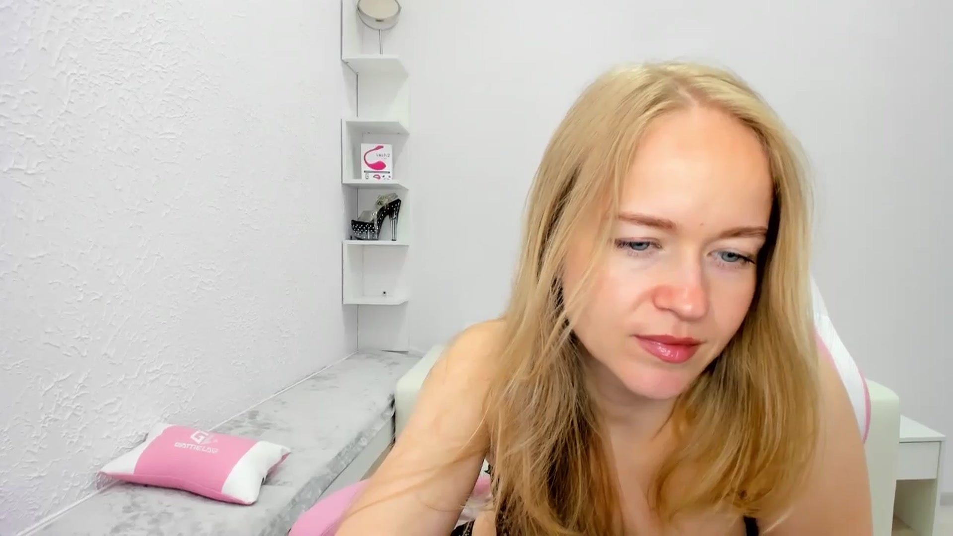 Gallery image thumbnail from Angel_Kristy's myfreecams stream on, 05/16/2025, 06:12 image 12 of 20