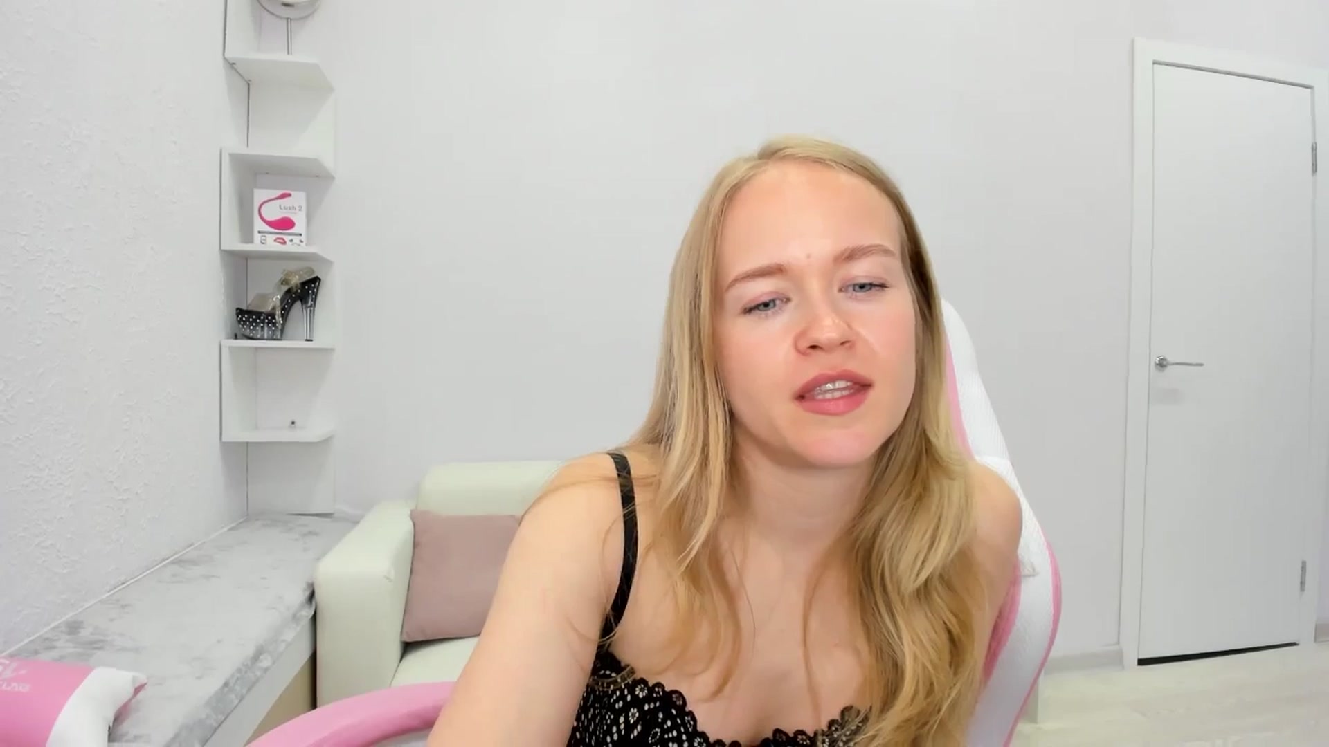 Gallery image thumbnail from Angel_Kristy's myfreecams stream on, 05/16/2025, 06:59 image 19 of 20