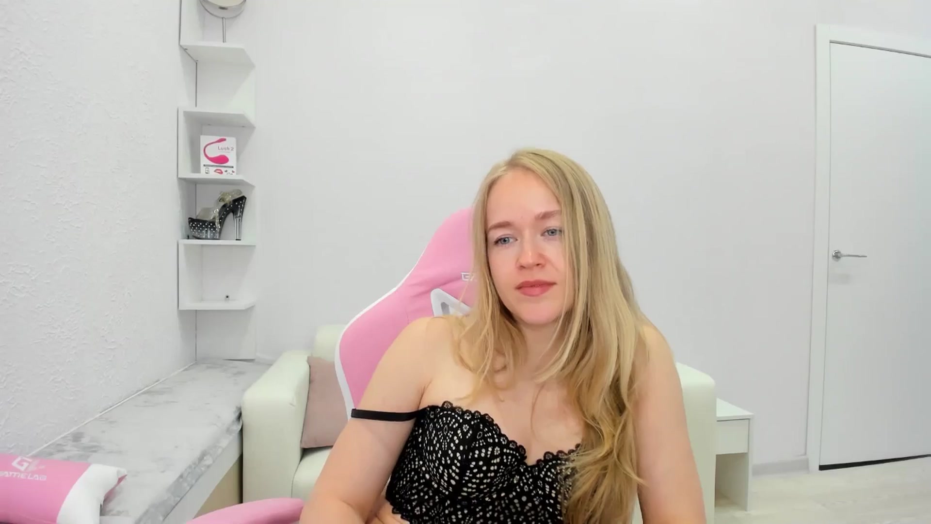 Gallery image thumbnail from Angel_Kristy's myfreecams stream on, 05/16/2025, 06:59 image 15 of 20