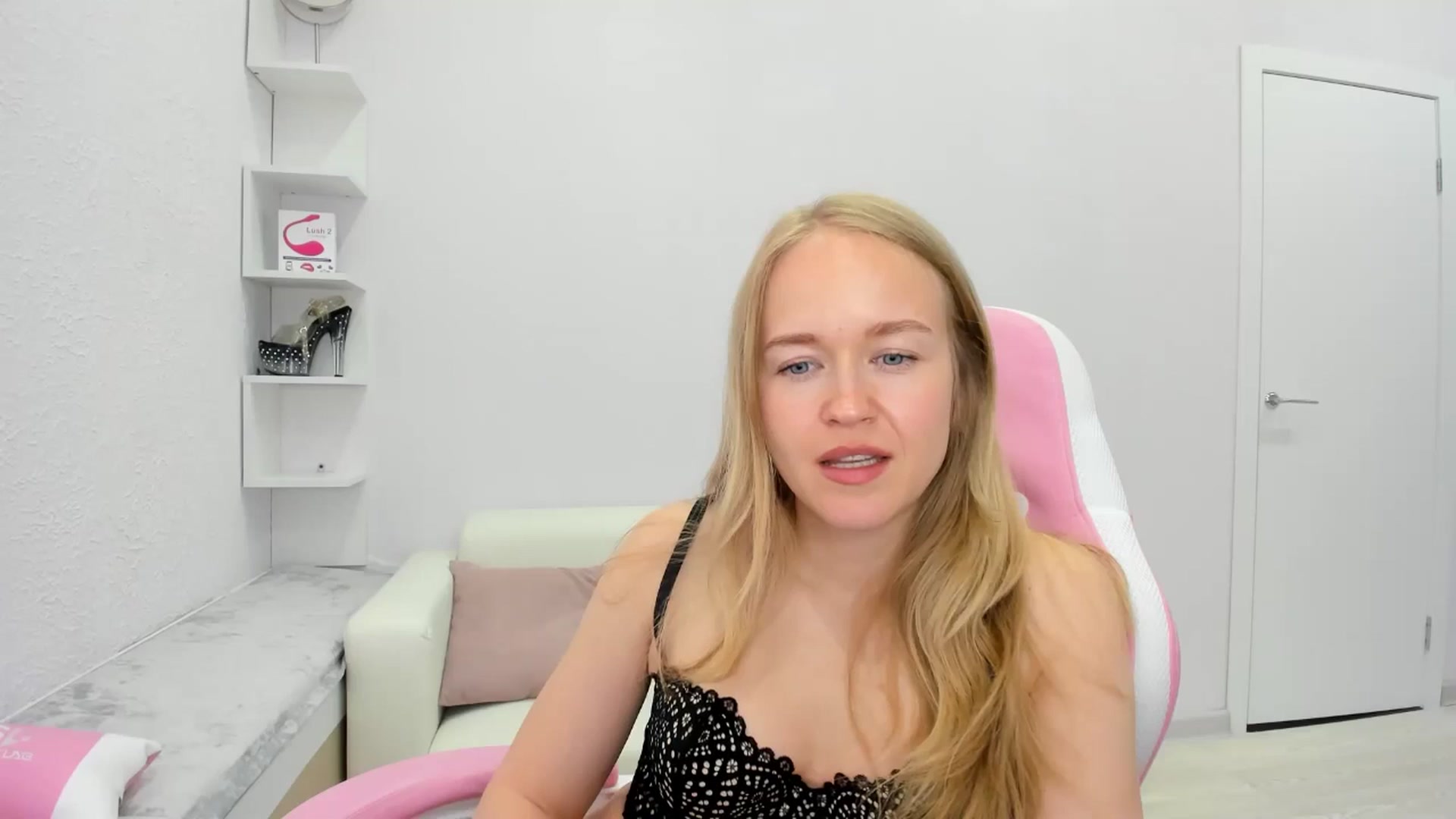 Gallery image thumbnail from Angel_Kristy's myfreecams stream on, 05/16/2025, 06:59 image 18 of 20