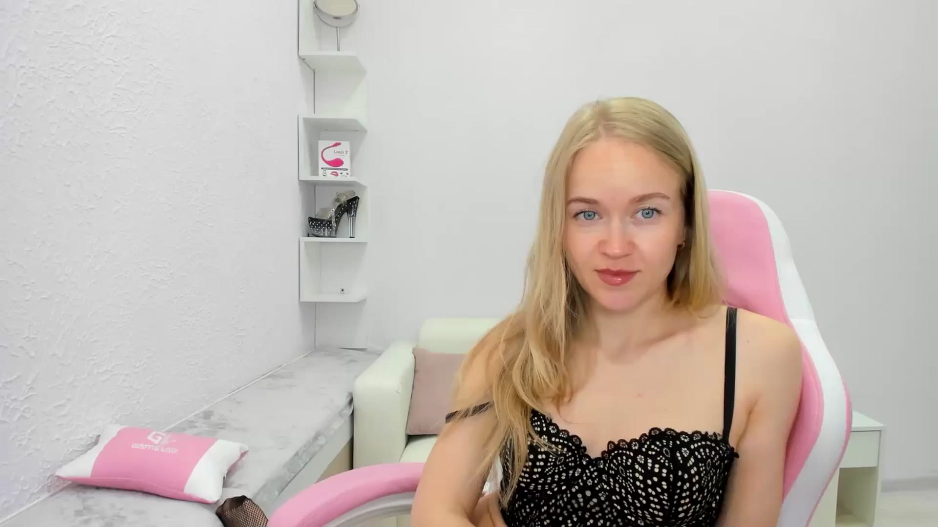 Gallery image thumbnail from Angel_Kristy's myfreecams stream on, 05/16/2025, 06:59 image 1 of 20