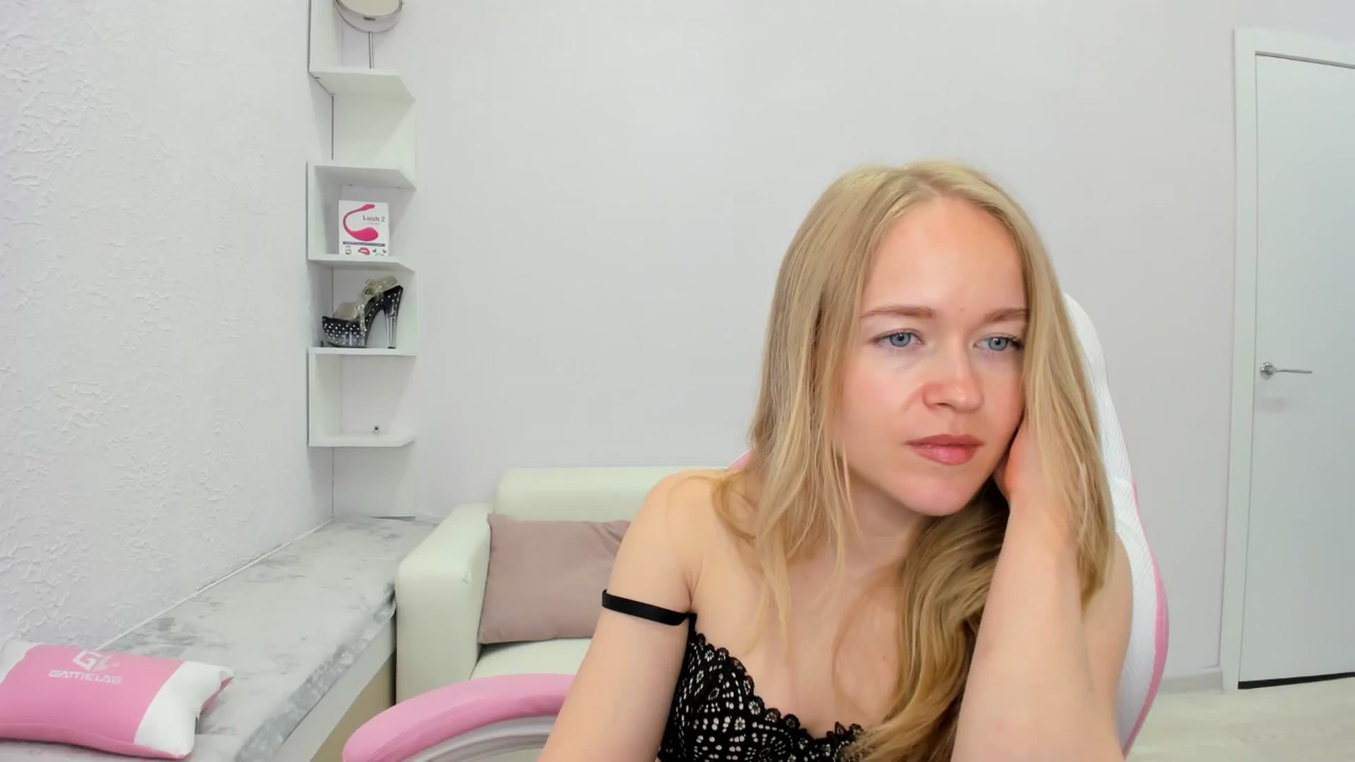 Gallery image thumbnail from Angel_Kristy's myfreecams stream on, 05/16/2025, 06:59 image 14 of 20