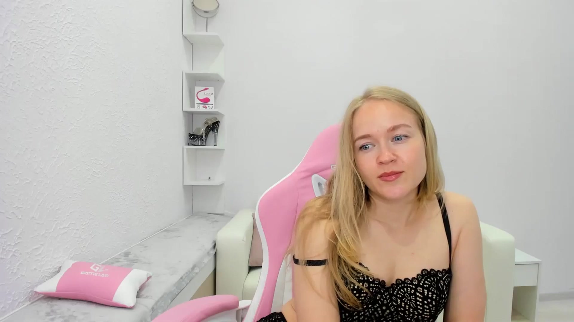 Gallery image thumbnail from Angel_Kristy's myfreecams stream on, 05/16/2025, 06:59 image 4 of 20
