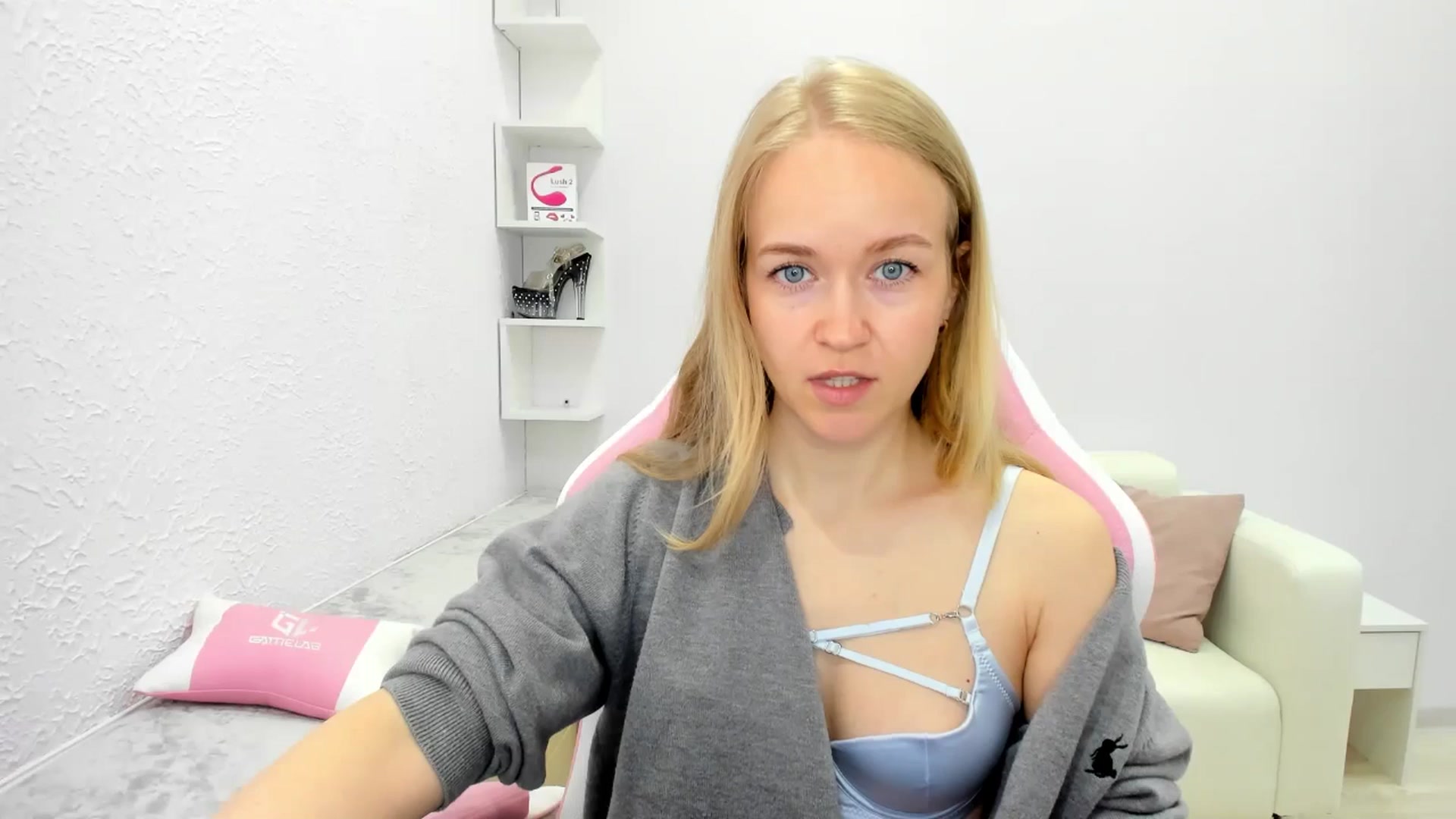 Gallery image thumbnail from Angel_Kristy's myfreecams stream on, 05/17/2025, 02:38 image 11 of 20