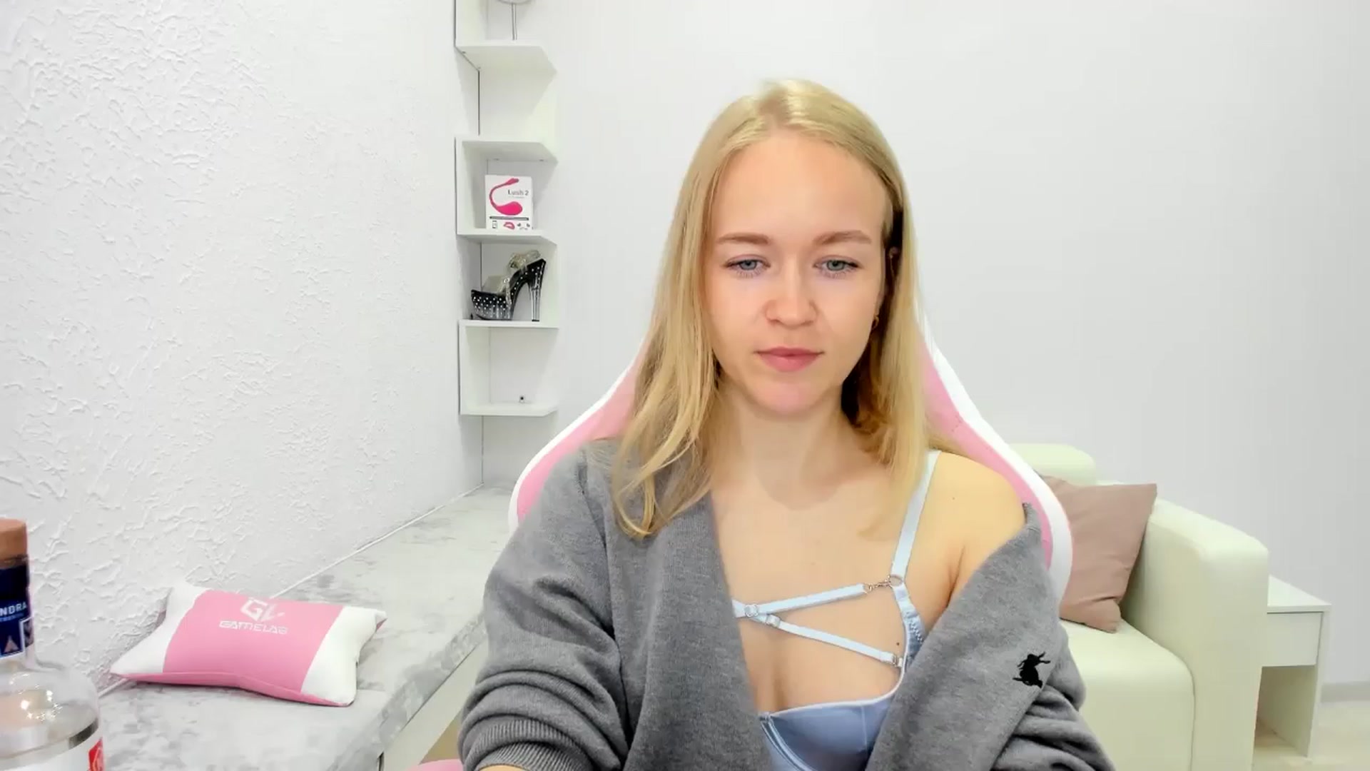 Gallery image thumbnail from Angel_Kristy's myfreecams stream on, 05/17/2025, 02:38 image 15 of 20