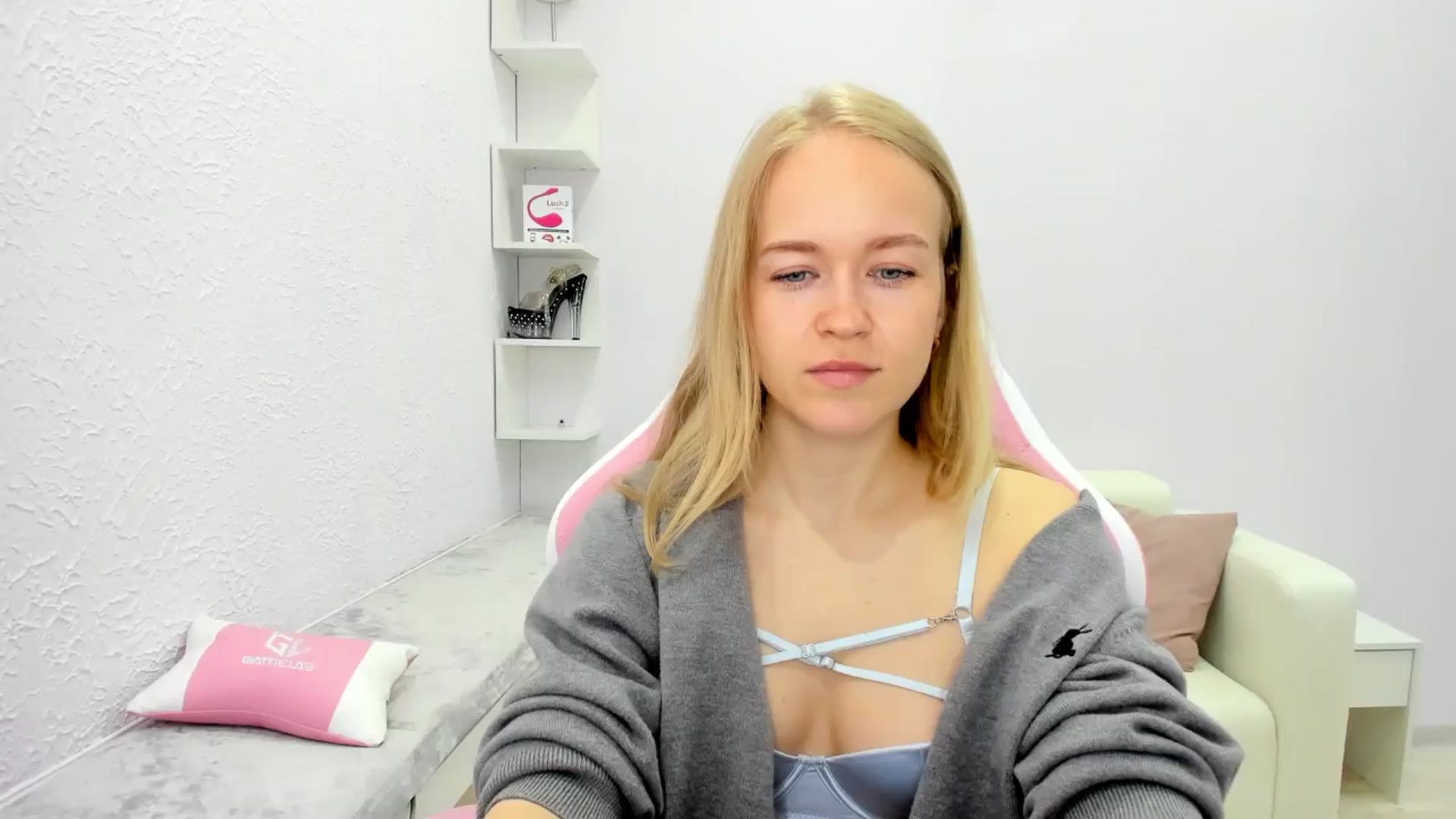 Gallery image thumbnail from Angel_Kristy's myfreecams stream on, 05/17/2025, 02:38 image 12 of 20