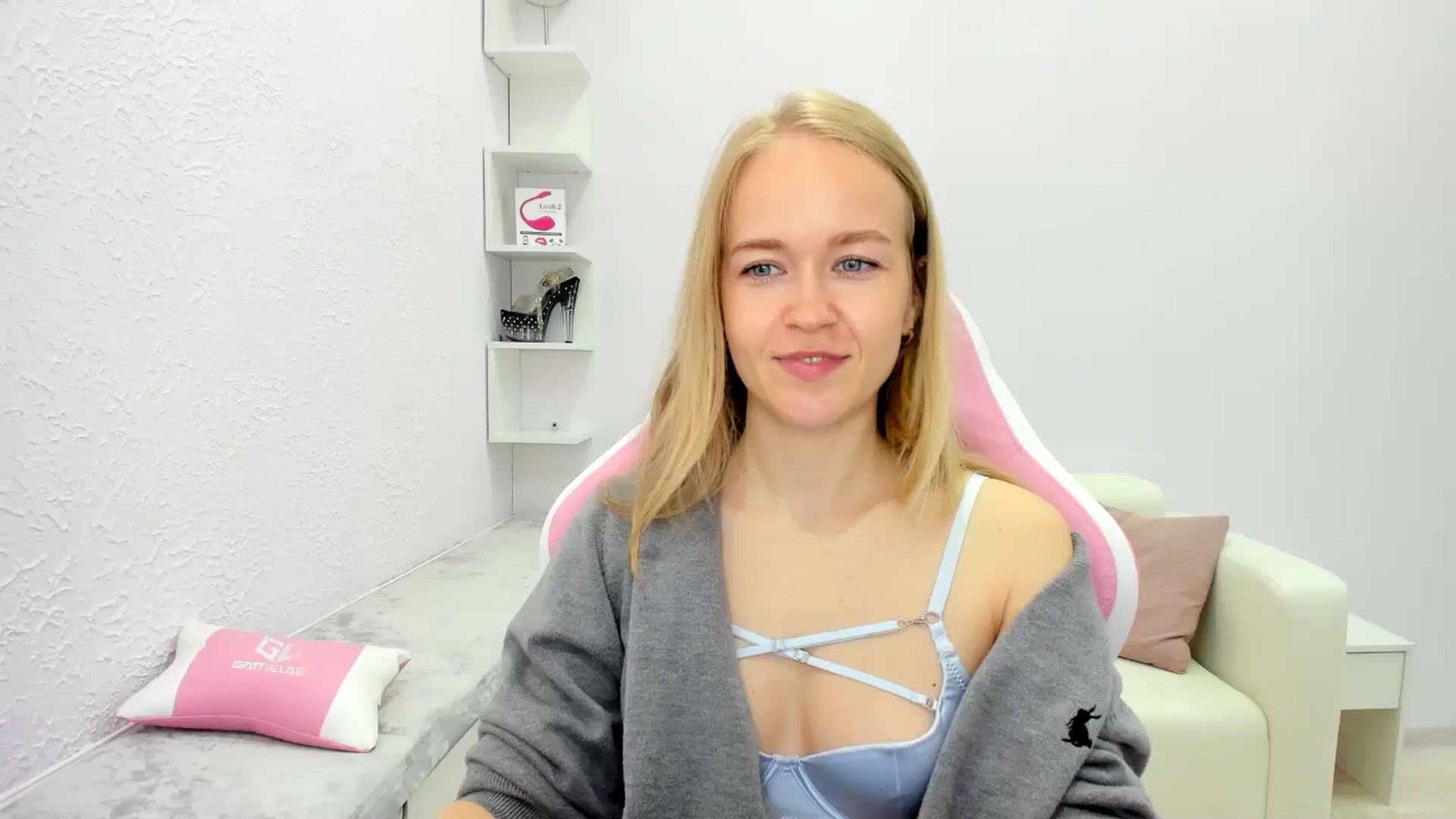 Gallery image thumbnail from Angel_Kristy's myfreecams stream on, 05/17/2025, 02:38 image 13 of 20