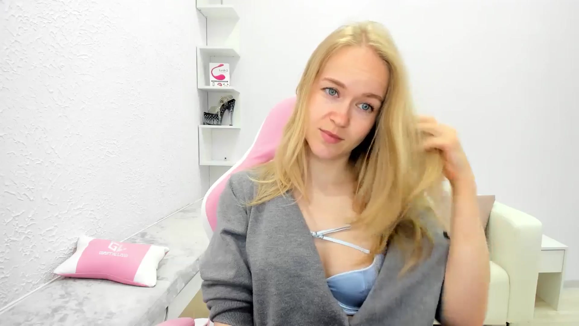 Gallery image thumbnail from Angel_Kristy's myfreecams stream on, 05/17/2025, 02:38 image 7 of 20