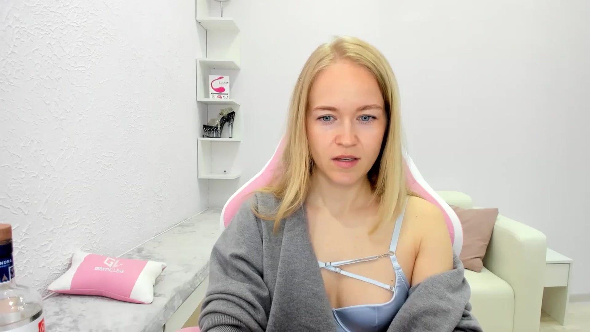 Gallery image thumbnail from Angel_Kristy's myfreecams stream on, 05/17/2025, 02:38 image 18 of 20