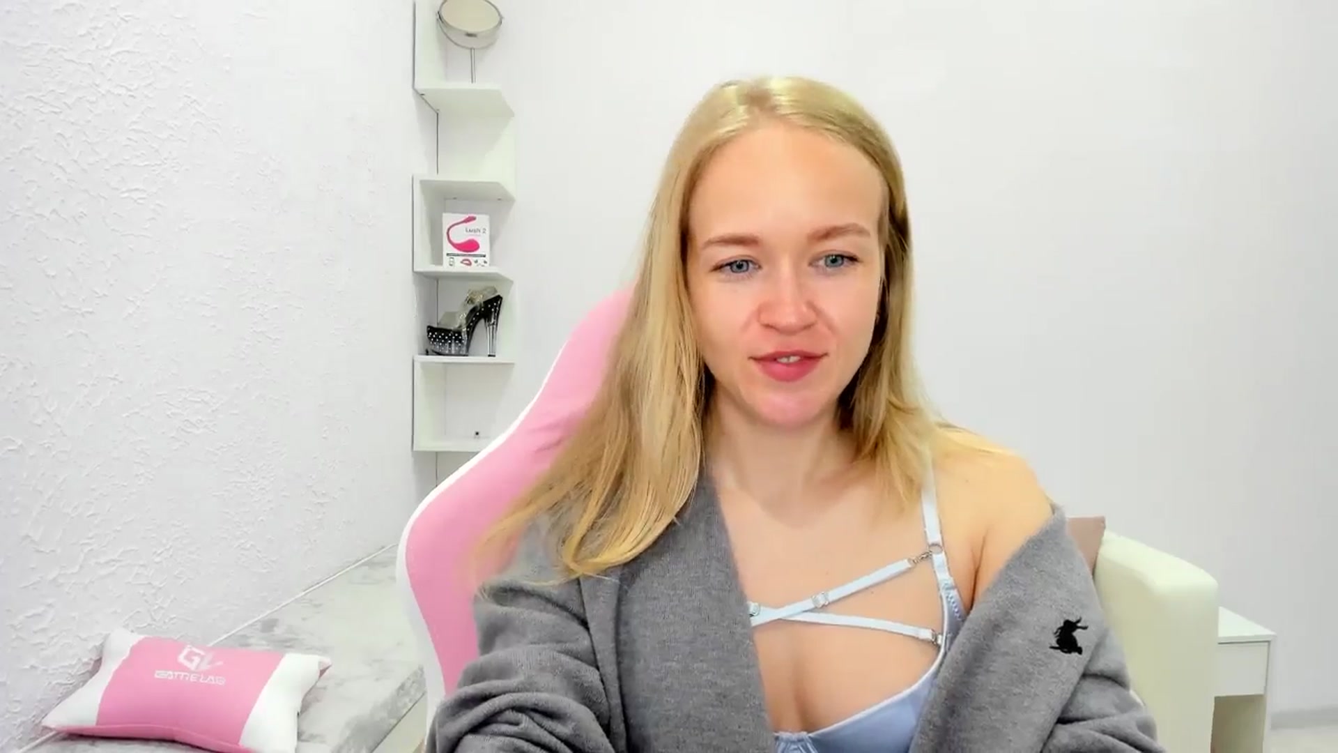 Gallery image thumbnail from Angel_Kristy's myfreecams stream on, 05/17/2025, 06:59 image 3 of 20