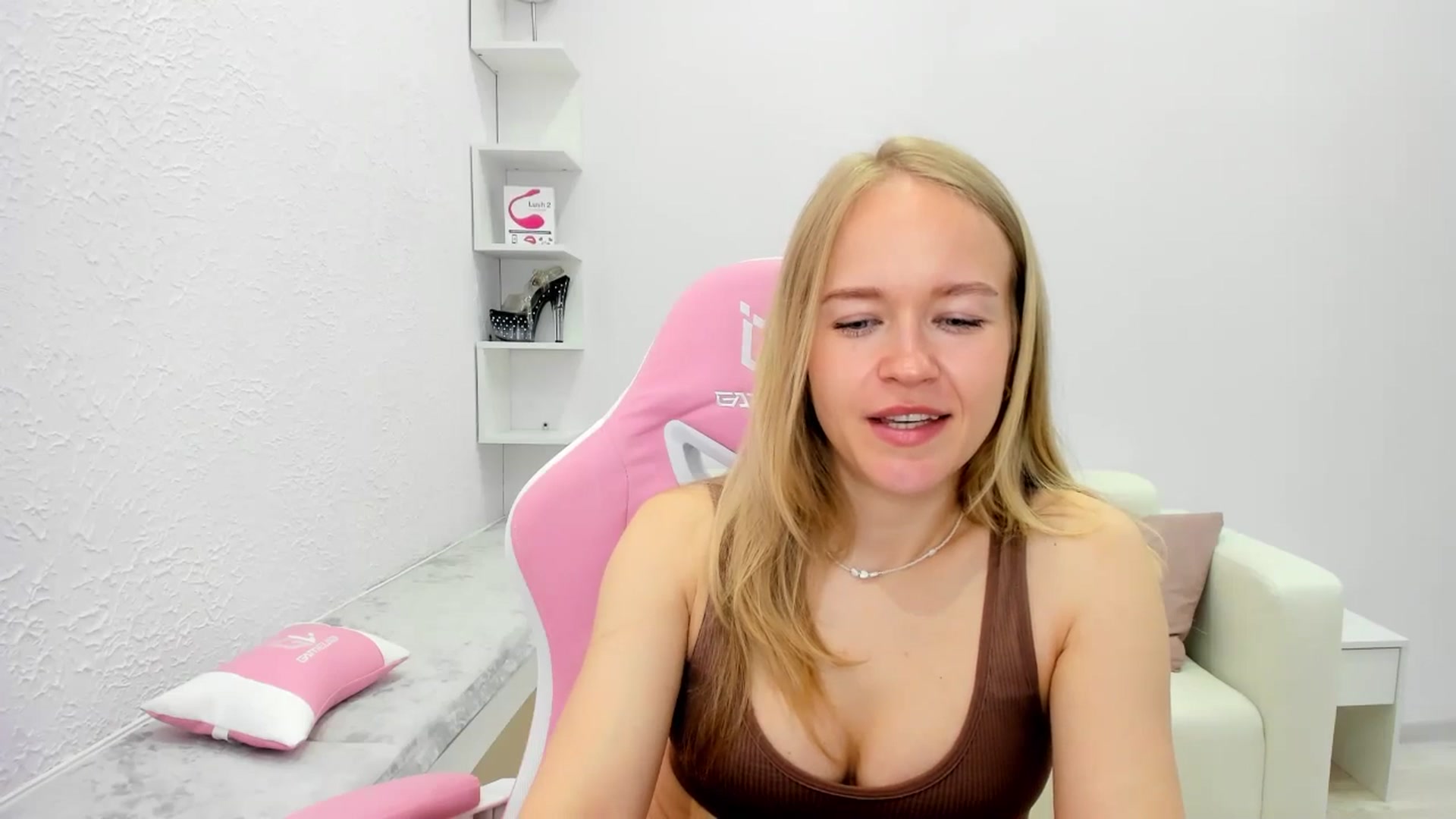 Gallery image thumbnail from Angel_Kristy's myfreecams stream on, 05/18/2025, 02:36 image 14 of 20