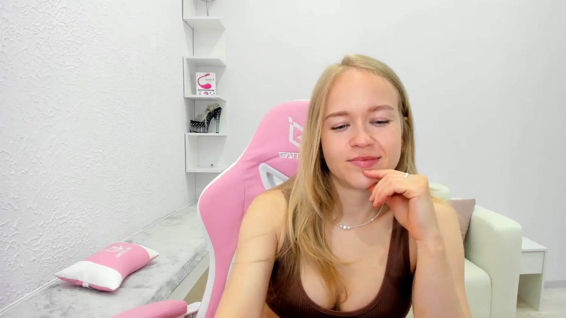 Gallery image thumbnail from Angel_Kristy's myfreecams stream on, 05/18/2025, 02:36 image 11 of 20