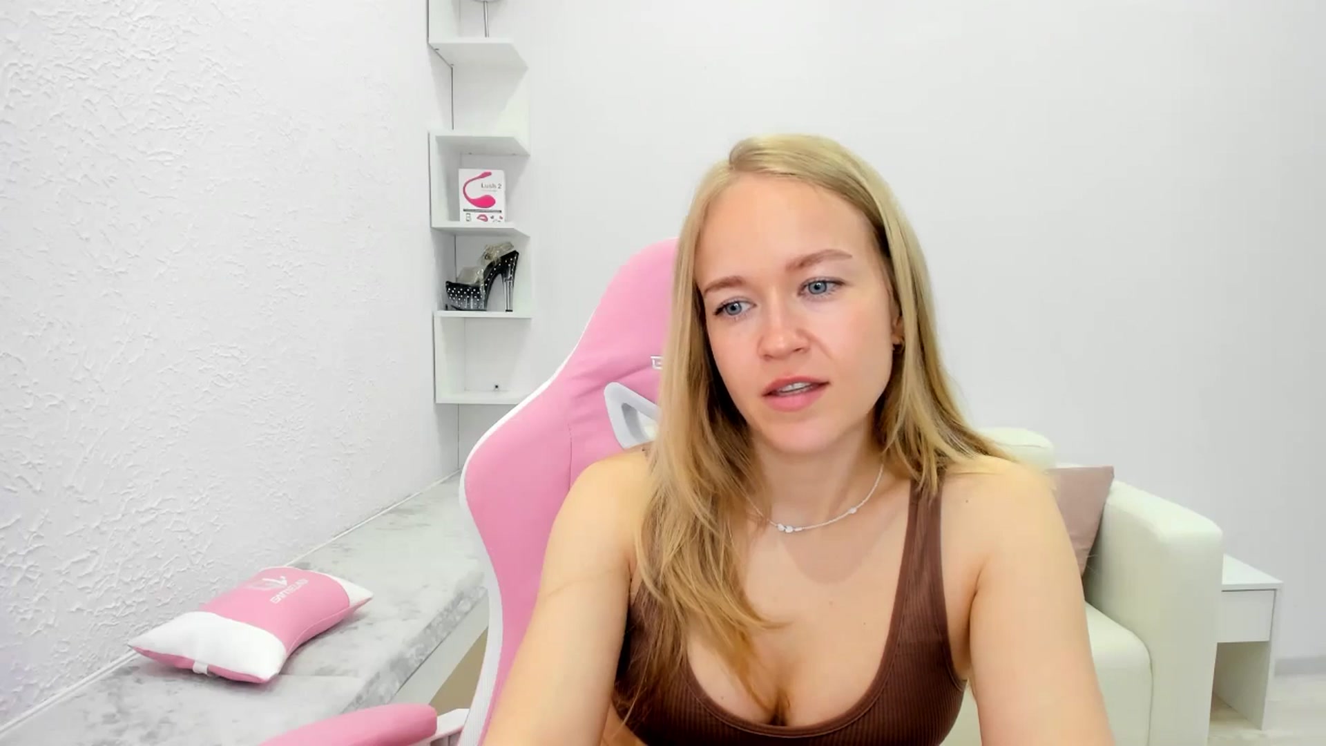 Gallery image thumbnail from Angel_Kristy's myfreecams stream on, 05/18/2025, 02:36 image 13 of 20