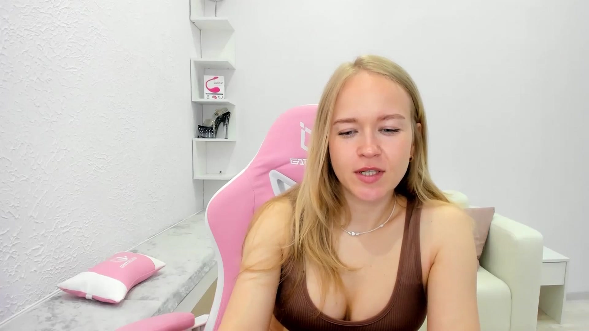 Gallery image thumbnail from Angel_Kristy's myfreecams stream on, 05/18/2025, 02:36 image 9 of 20
