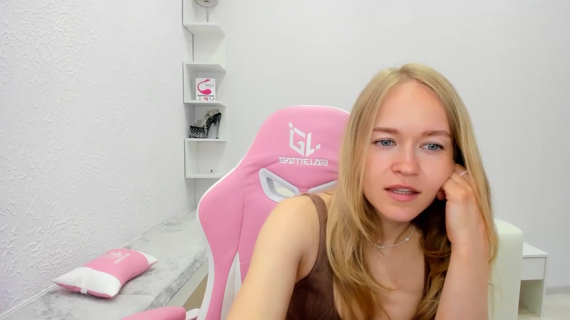 Gallery image thumbnail from Angel_Kristy's myfreecams stream on, 05/18/2025, 02:36 image 20 of 20