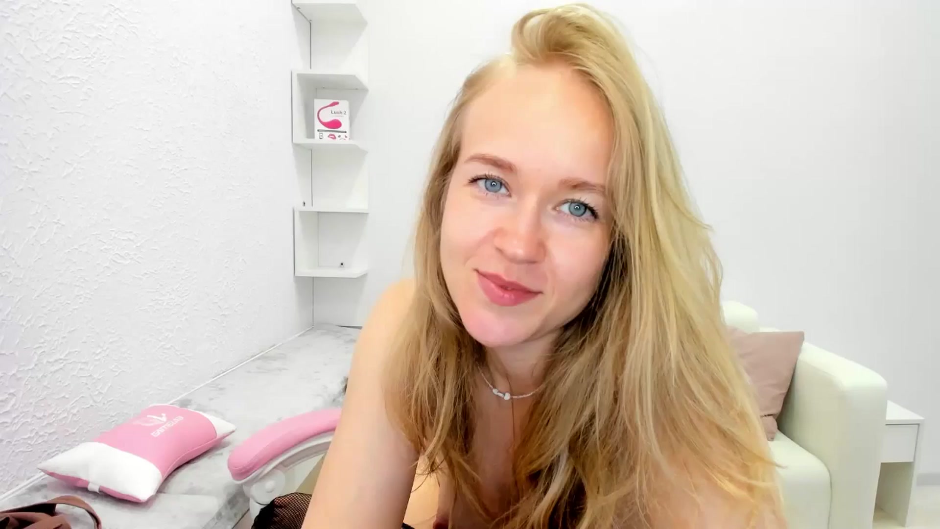Gallery image thumbnail from Angel_Kristy's myfreecams stream on, 05/18/2025, 05:34 image 15 of 20