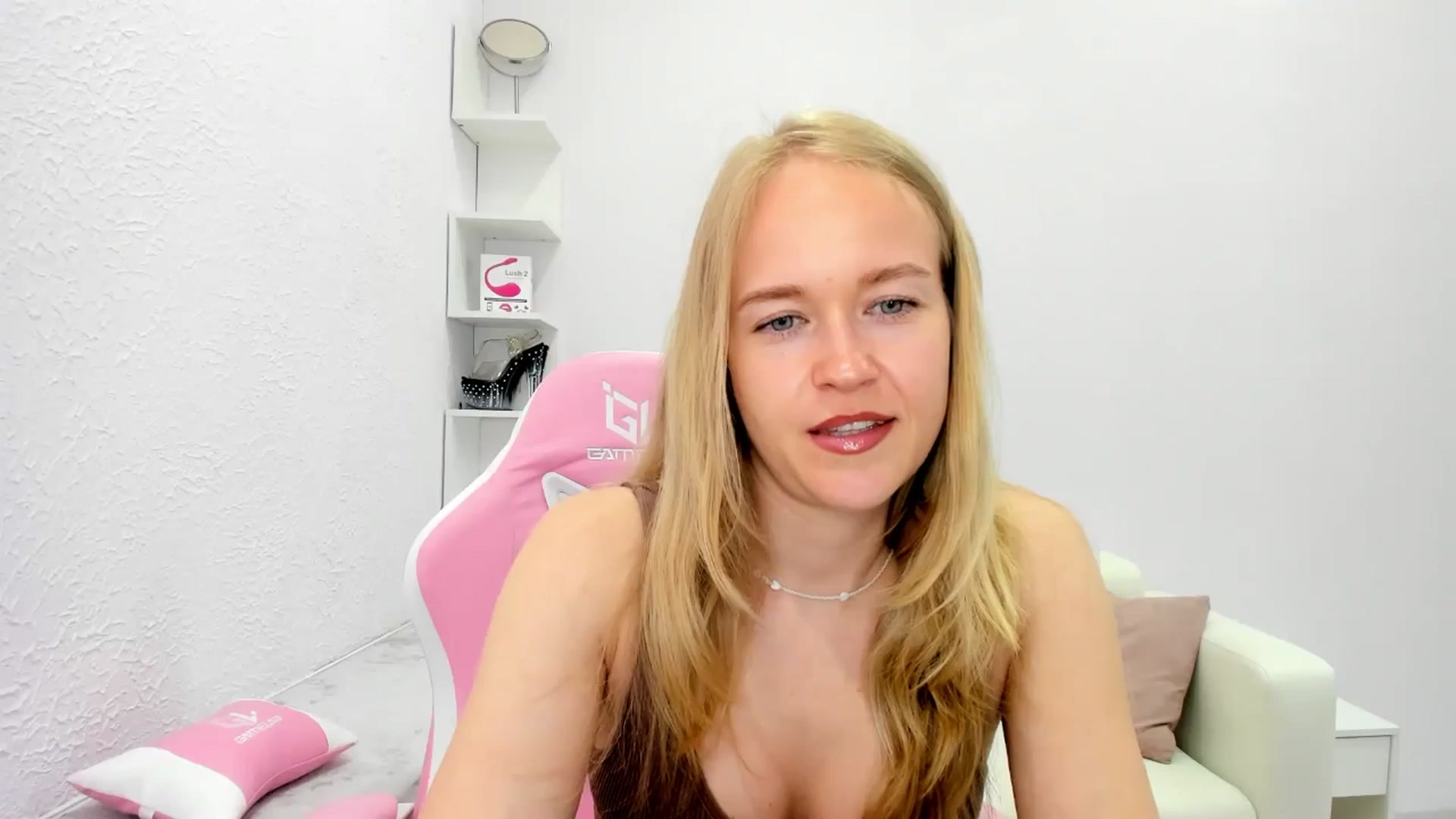 Gallery image thumbnail from Angel_Kristy's myfreecams stream on, 05/18/2025, 07:05 image 5 of 20