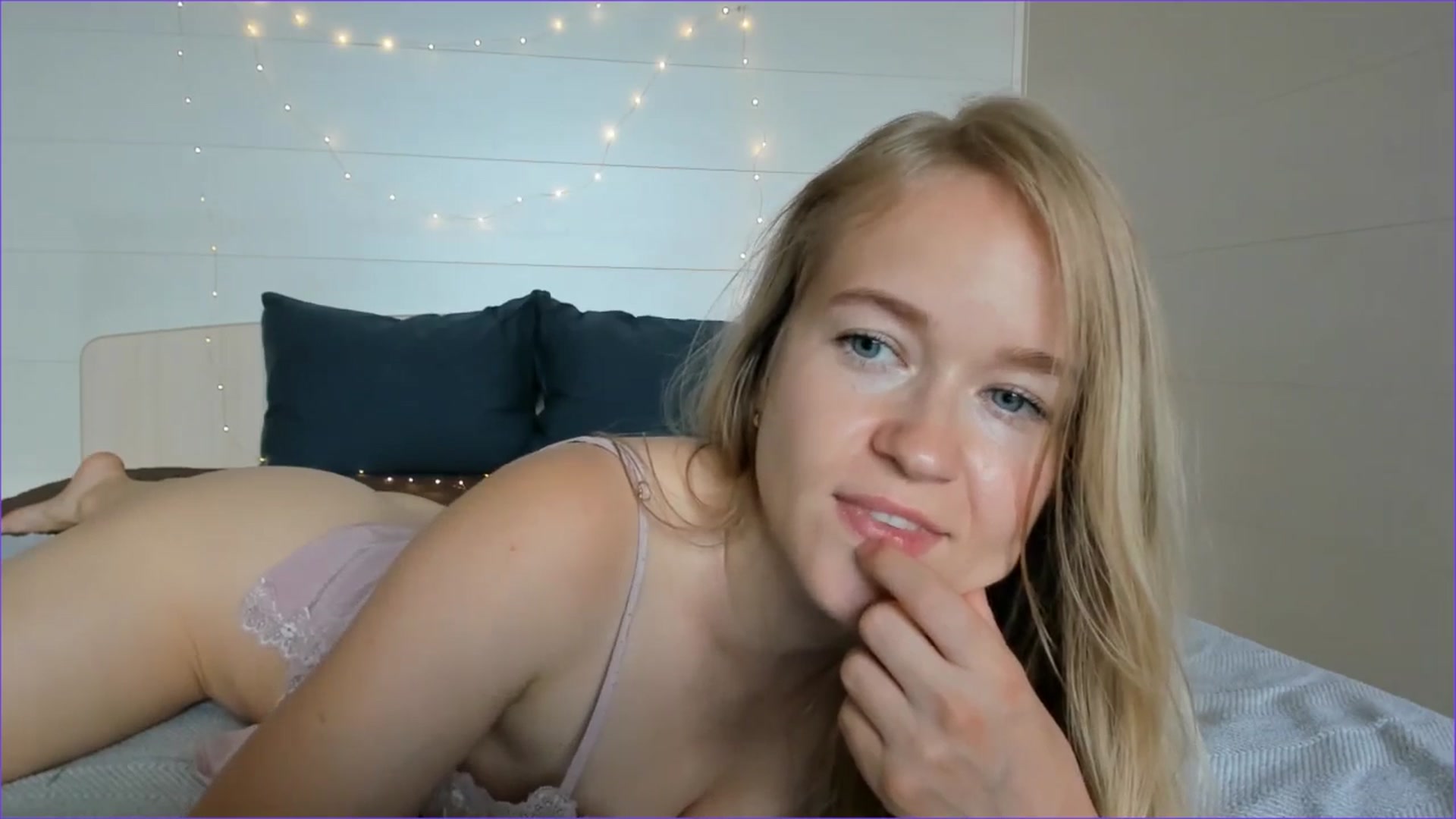 Gallery image thumbnail from Angel_Kristy's myfreecams stream on, 07/08/2025, 05:03 image 18 of 20