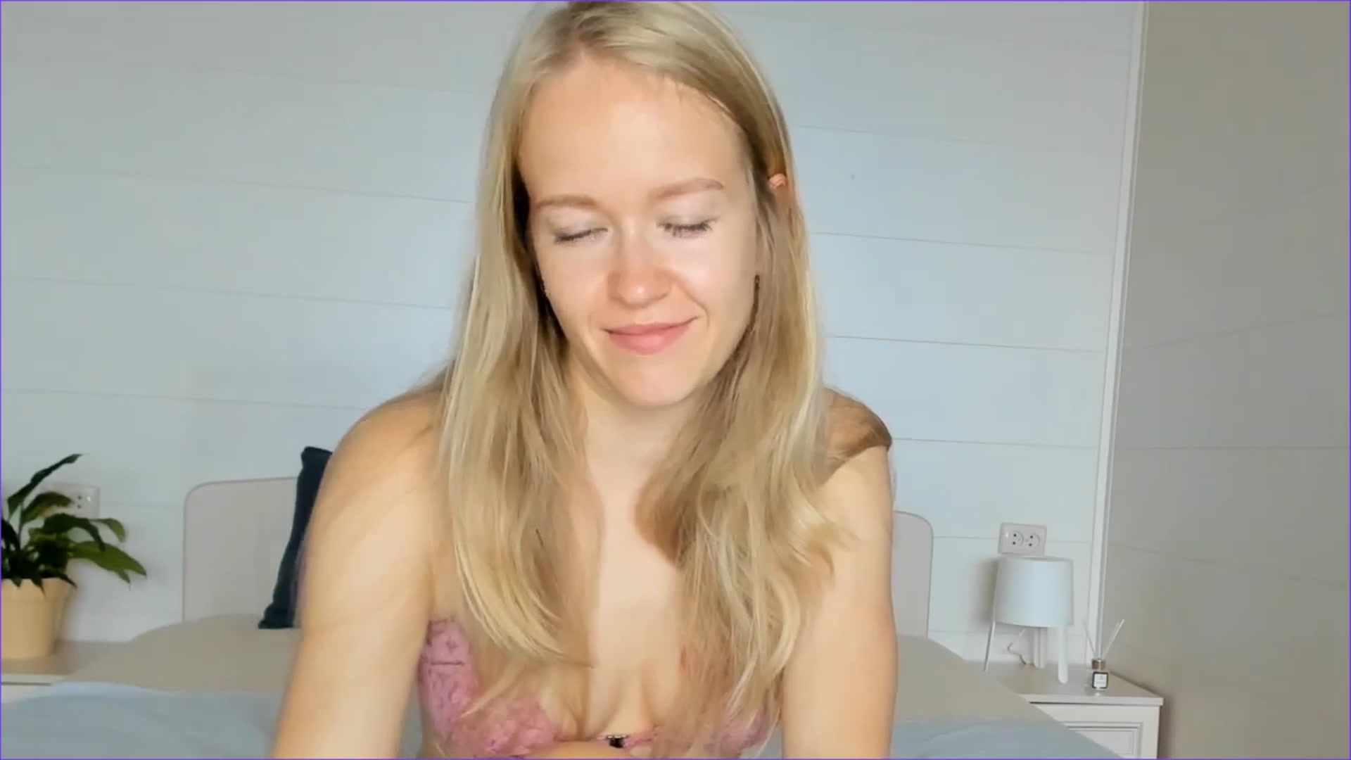 Gallery image thumbnail from Angel_Kristy's myfreecams stream on, 08/18/2025, 02:50 image 13 of 20