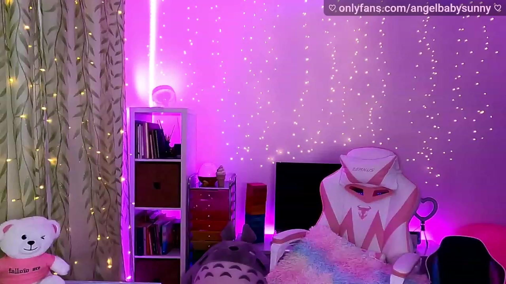Gallery image thumbnail from Angel_Sunny's myfreecams stream on, 12/09/2022, 20:36 image 18 of 20