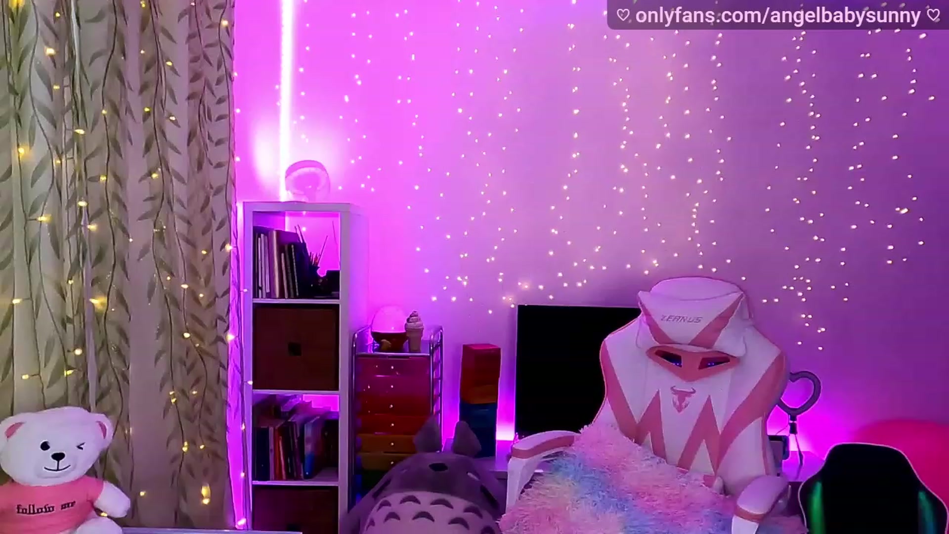 Gallery image thumbnail from Angel_Sunny's myfreecams stream on, 12/09/2022, 20:36 image 19 of 20