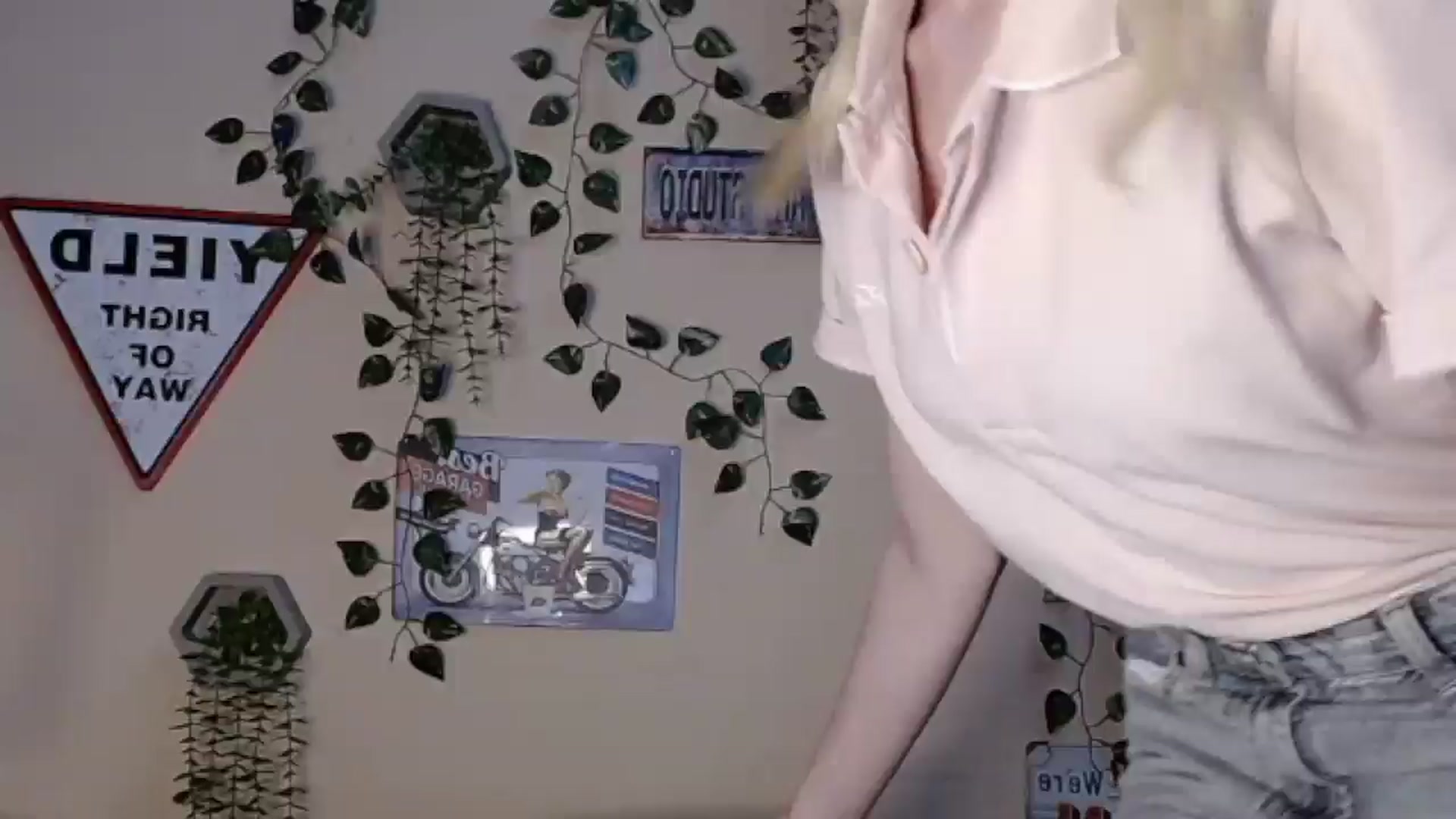 Gallery image thumbnail from Angel_baby's myfreecams stream on, 01/18/2026, 03:58 image 19 of 20