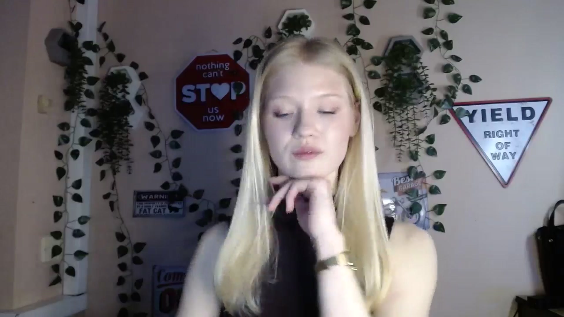 Gallery image thumbnail from Angel_baby's myfreecams stream on, 03/17/2026, 17:04 image 2 of 20
