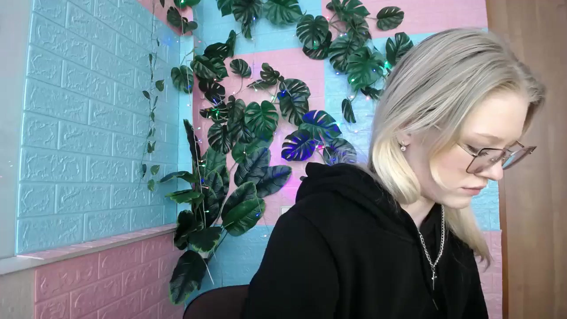 Gallery image thumbnail from Angel_baby's myfreecams stream on, 04/07/2026, 12:38 image 12 of 20