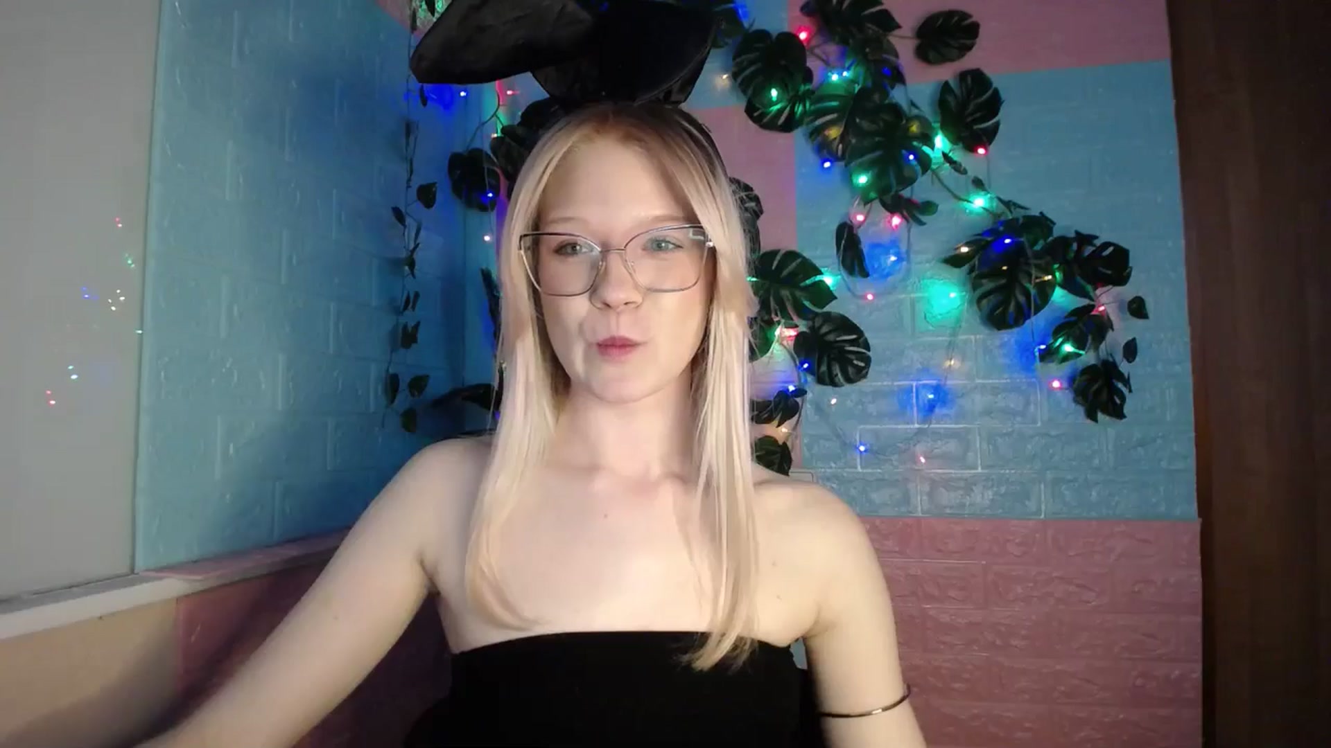 Gallery image thumbnail from Angel_baby's myfreecams stream on, 04/08/2026, 16:40 image 19 of 20