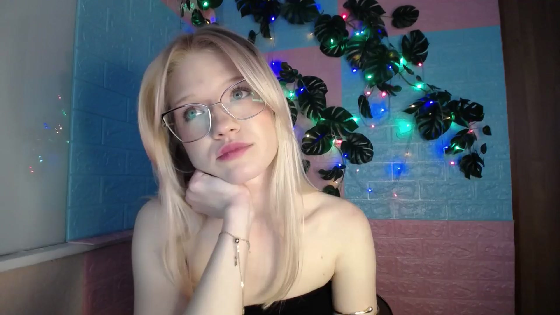 Gallery image thumbnail from Angel_baby's myfreecams stream on, 04/08/2026, 16:40 image 13 of 20