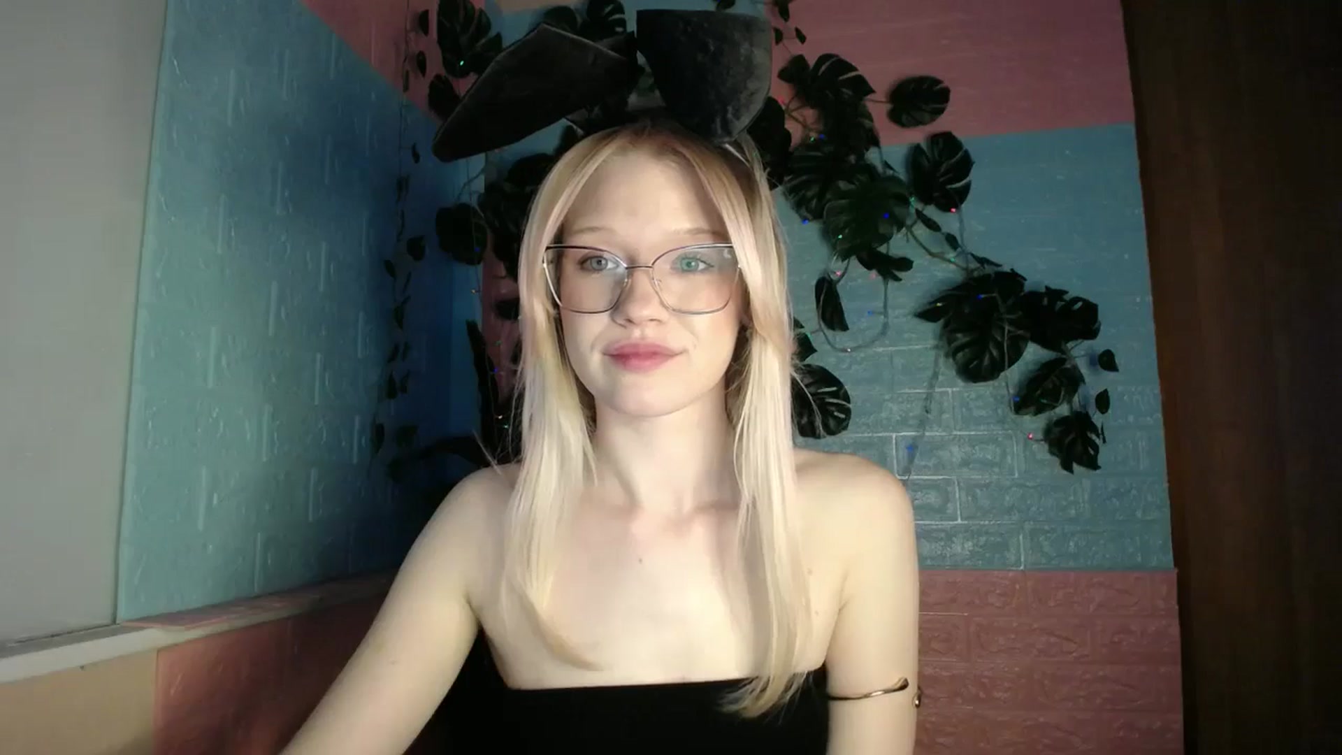Gallery image thumbnail from Angel_baby's myfreecams stream on, 04/08/2026, 17:13 image 15 of 20
