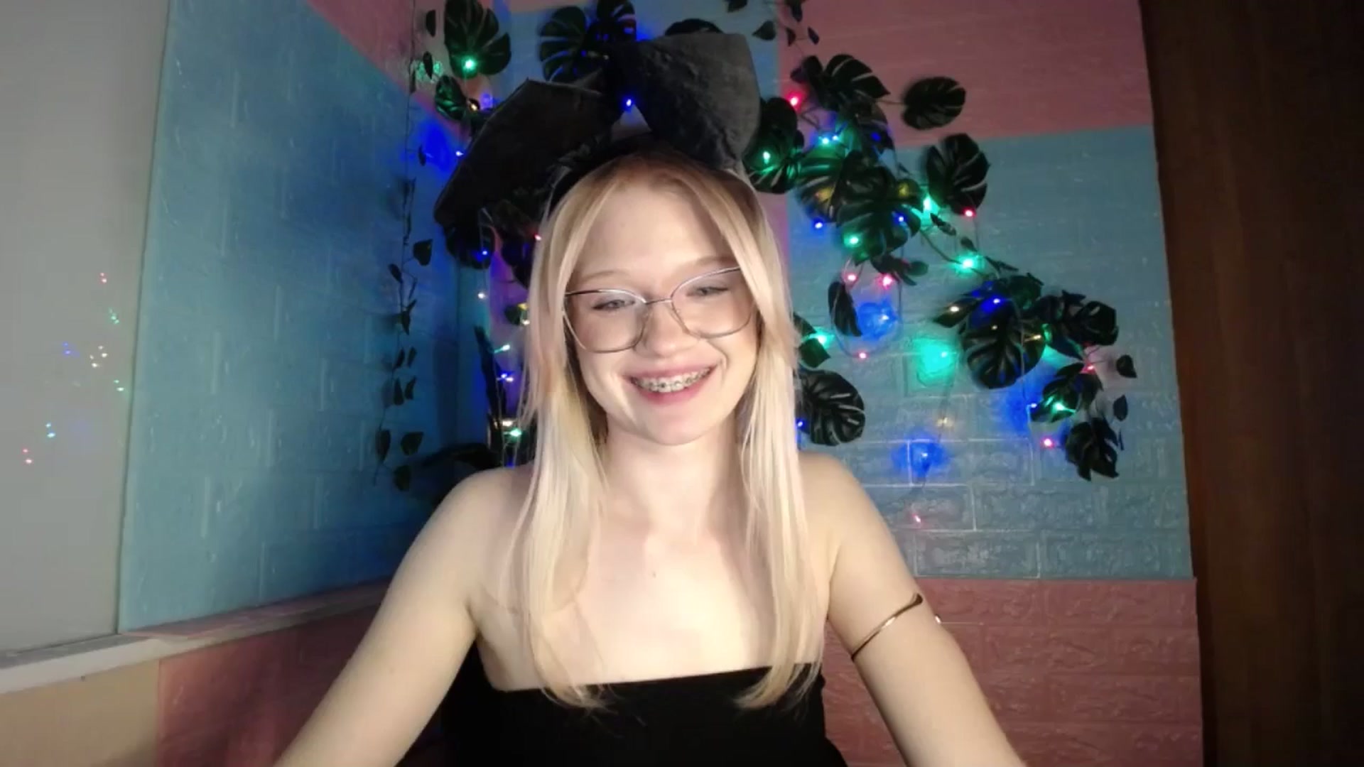 Gallery image thumbnail from Angel_baby's myfreecams stream on, 04/08/2026, 17:13 image 7 of 20