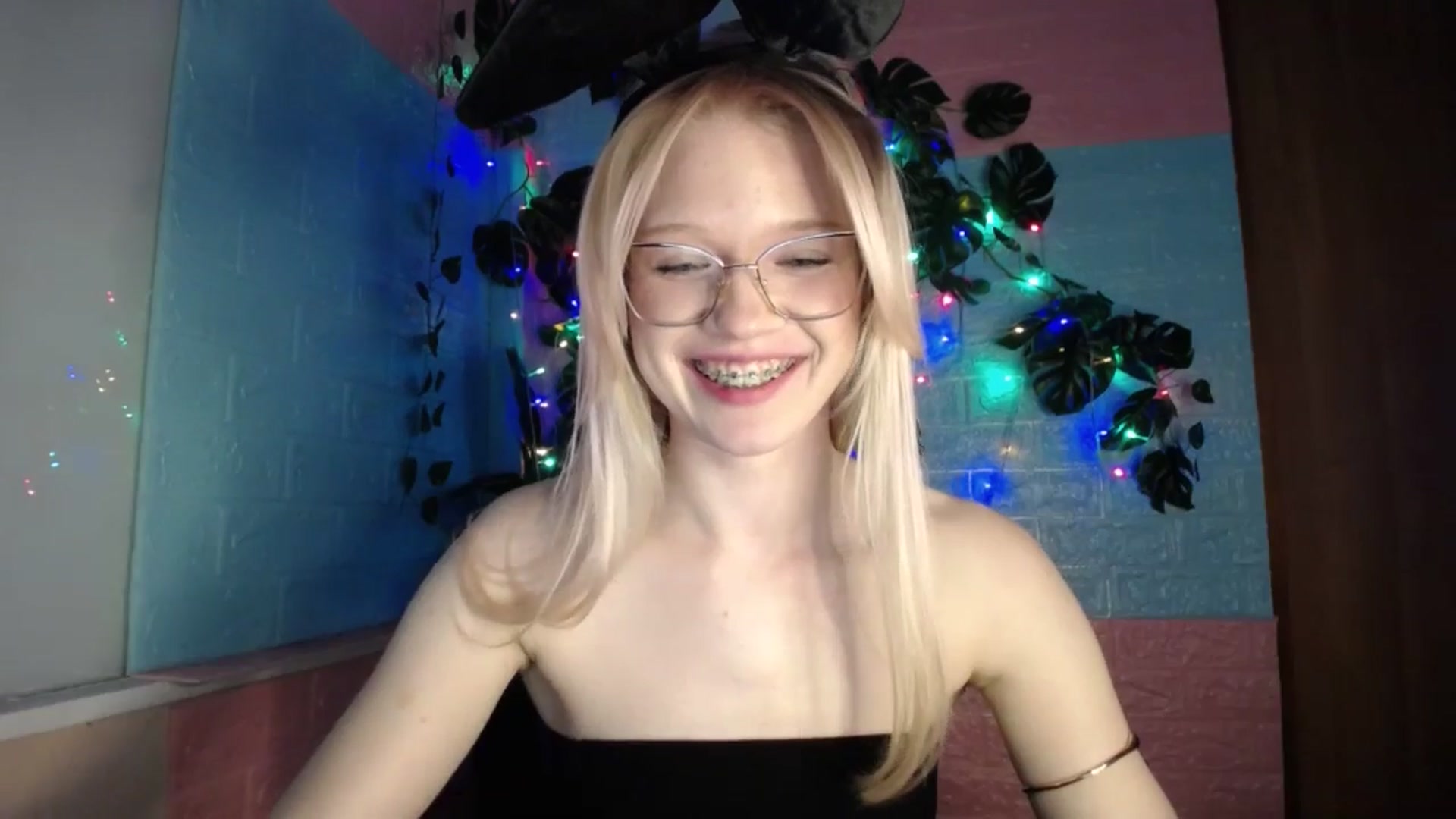 Gallery image thumbnail from Angel_baby's myfreecams stream on, 04/08/2026, 17:13 image 3 of 20