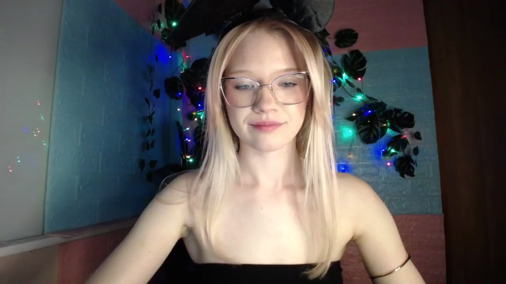 Gallery image thumbnail from Angel_baby's myfreecams stream on, 04/08/2026, 17:13 image 19 of 20