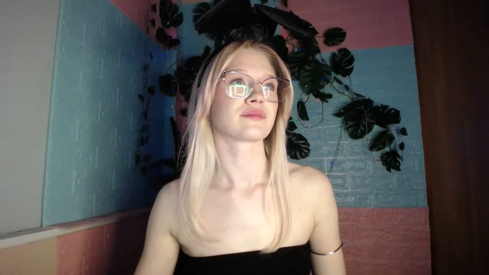 Gallery image thumbnail from Angel_baby's myfreecams stream on, 04/08/2026, 17:13 image 13 of 20