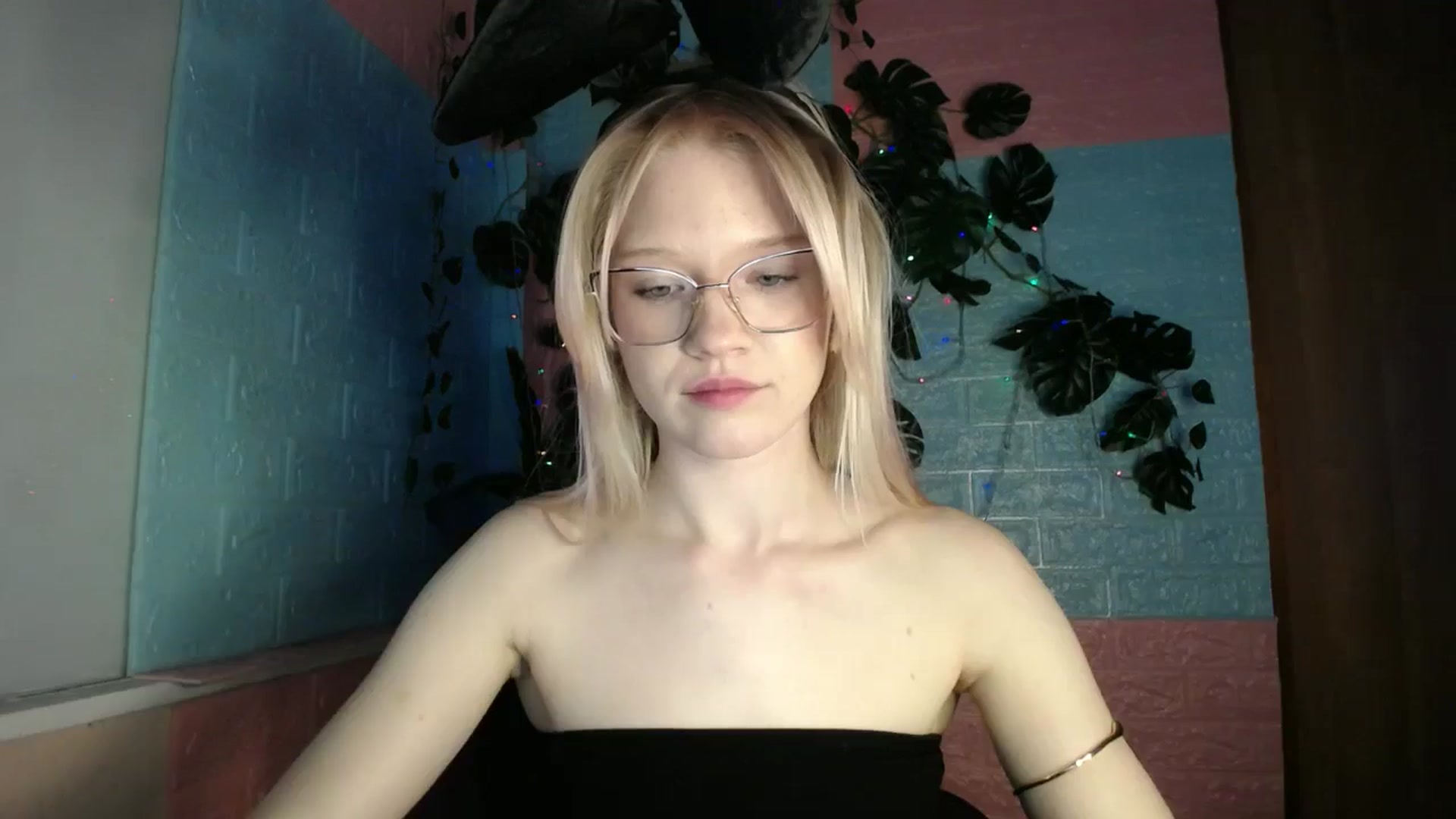 Gallery image thumbnail from Angel_baby's myfreecams stream on, 04/08/2026, 17:44 image 3 of 20