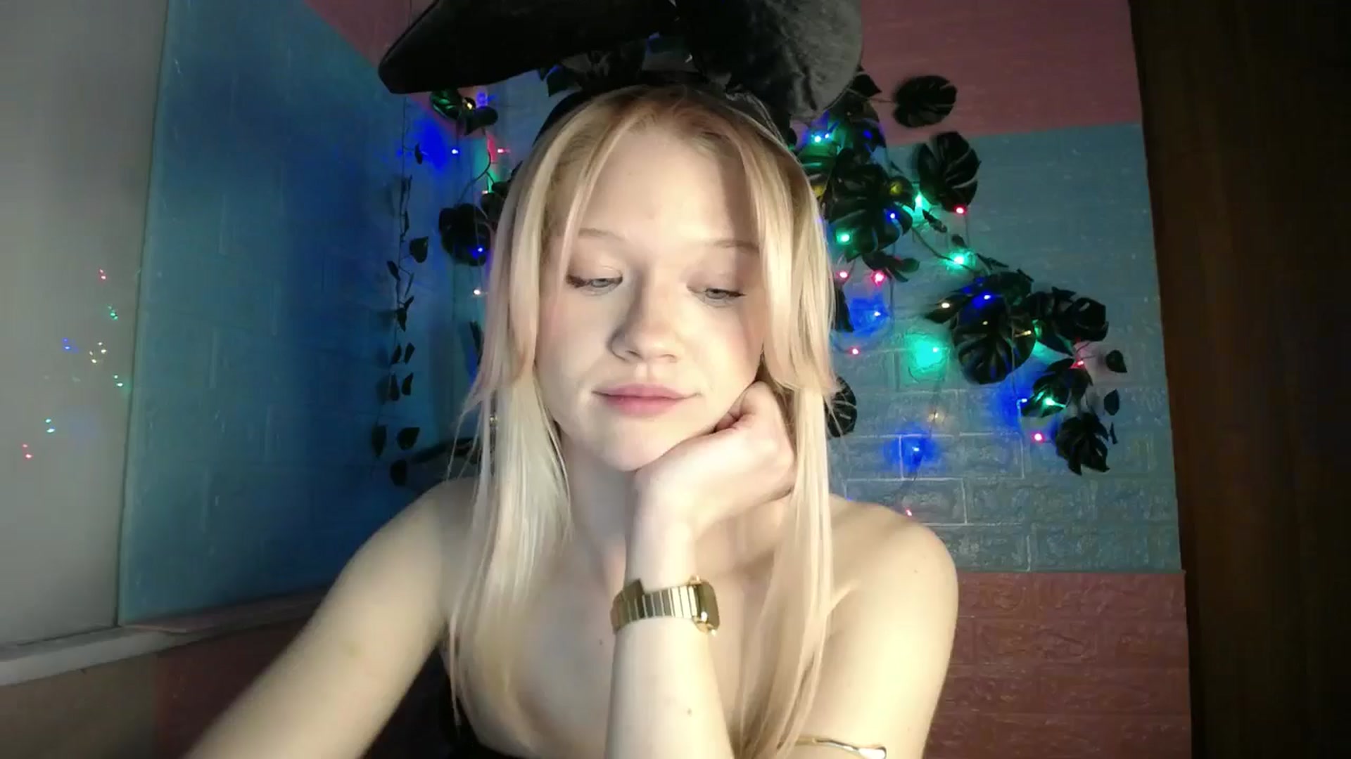 Gallery image thumbnail from Angel_baby's myfreecams stream on, 04/08/2026, 17:44 image 1 of 20