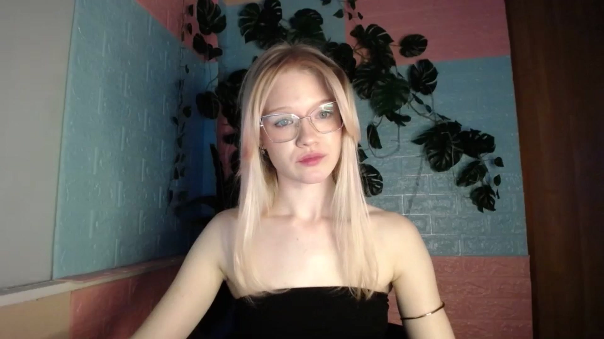 Gallery image thumbnail from Angel_baby's myfreecams stream on, 04/08/2026, 17:44 image 18 of 20