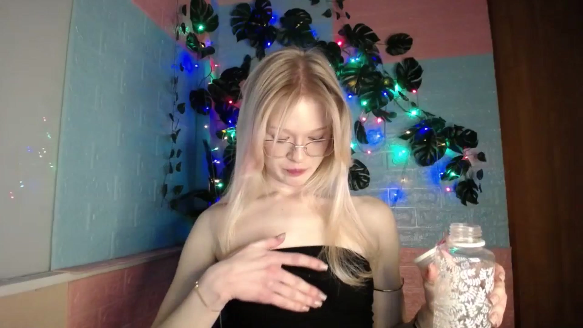 Gallery image thumbnail from Angel_baby's myfreecams stream on, 04/08/2026, 17:44 image 16 of 20