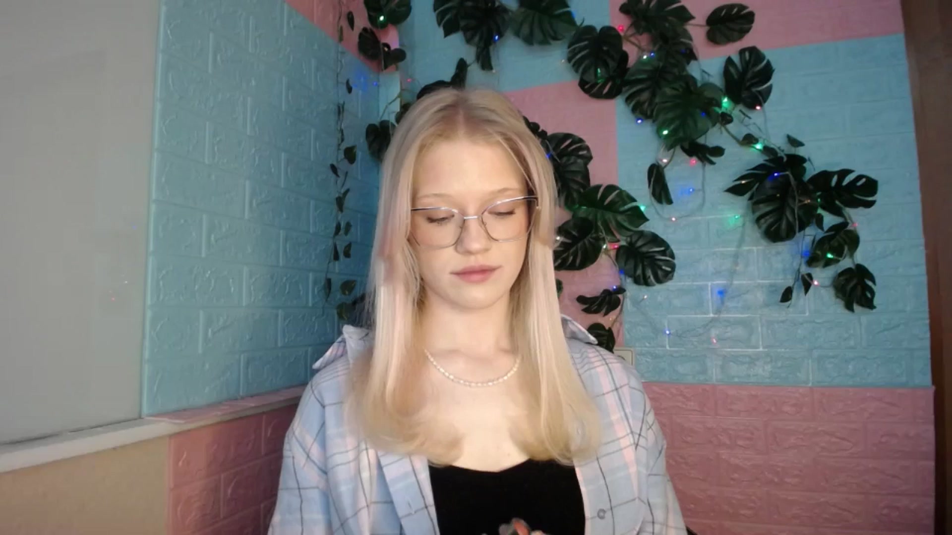 Gallery image thumbnail from Angel_baby's myfreecams stream on, 04/09/2026, 16:01 image 9 of 20