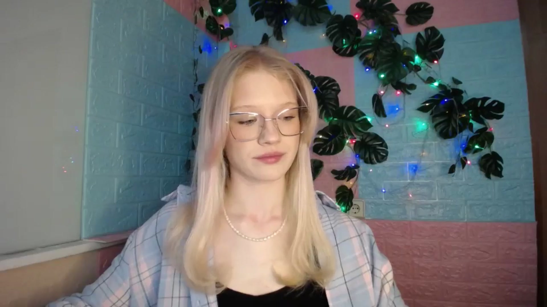 Gallery image thumbnail from Angel_baby's myfreecams stream on, 04/09/2026, 16:01 image 17 of 20