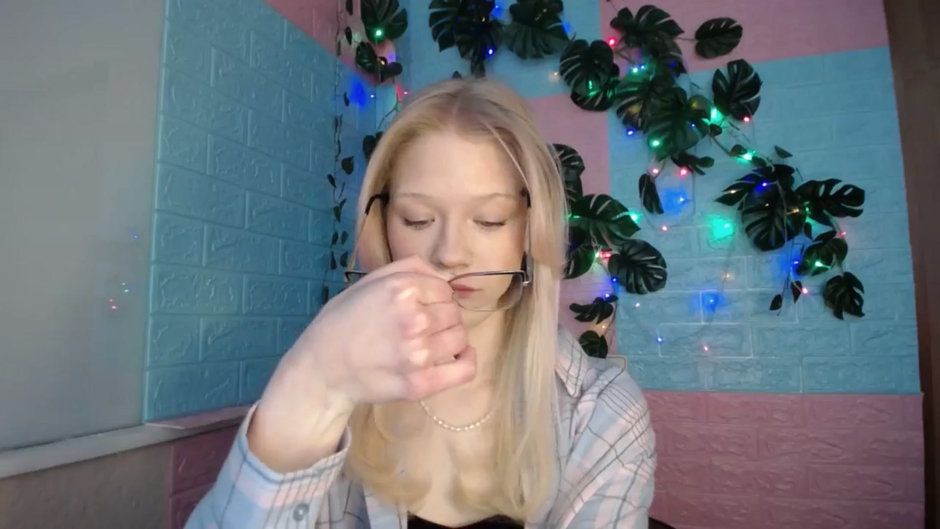 Gallery image thumbnail from Angel_baby's myfreecams stream on, 04/09/2026, 16:01 image 2 of 20