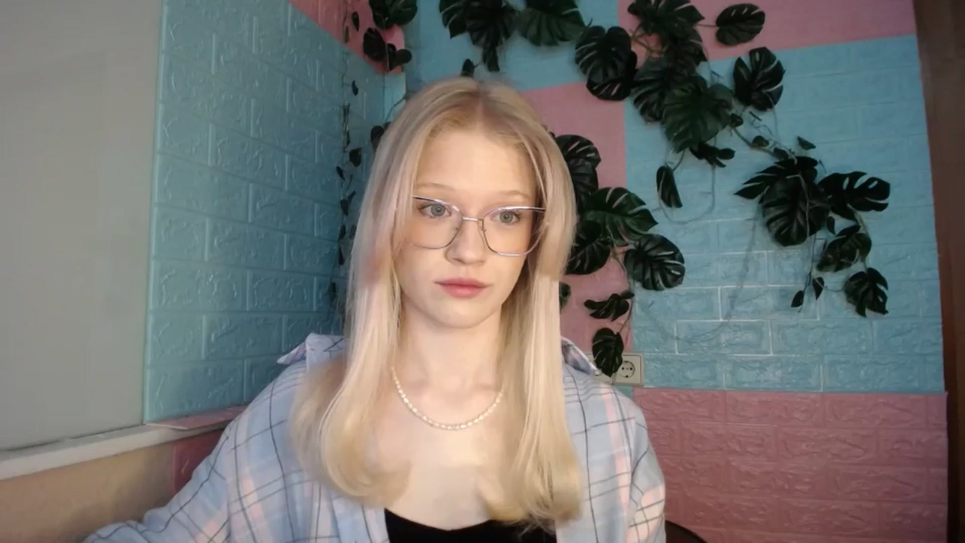 Gallery image thumbnail from Angel_baby's myfreecams stream on, 04/09/2026, 16:01 image 13 of 20