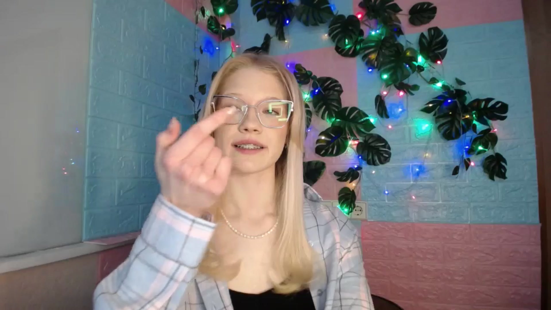 Gallery image thumbnail from Angel_baby's myfreecams stream on, 04/09/2026, 16:01 image 12 of 20