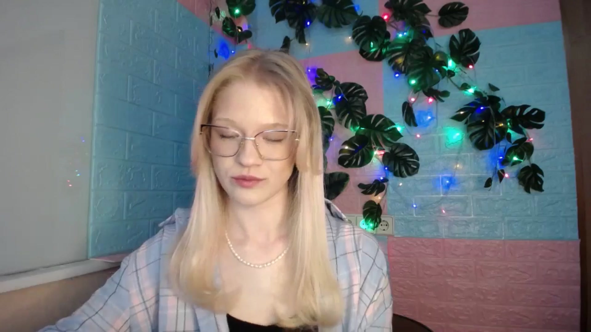 Gallery image thumbnail from Angel_baby's myfreecams stream on, 04/09/2026, 16:01 image 14 of 20