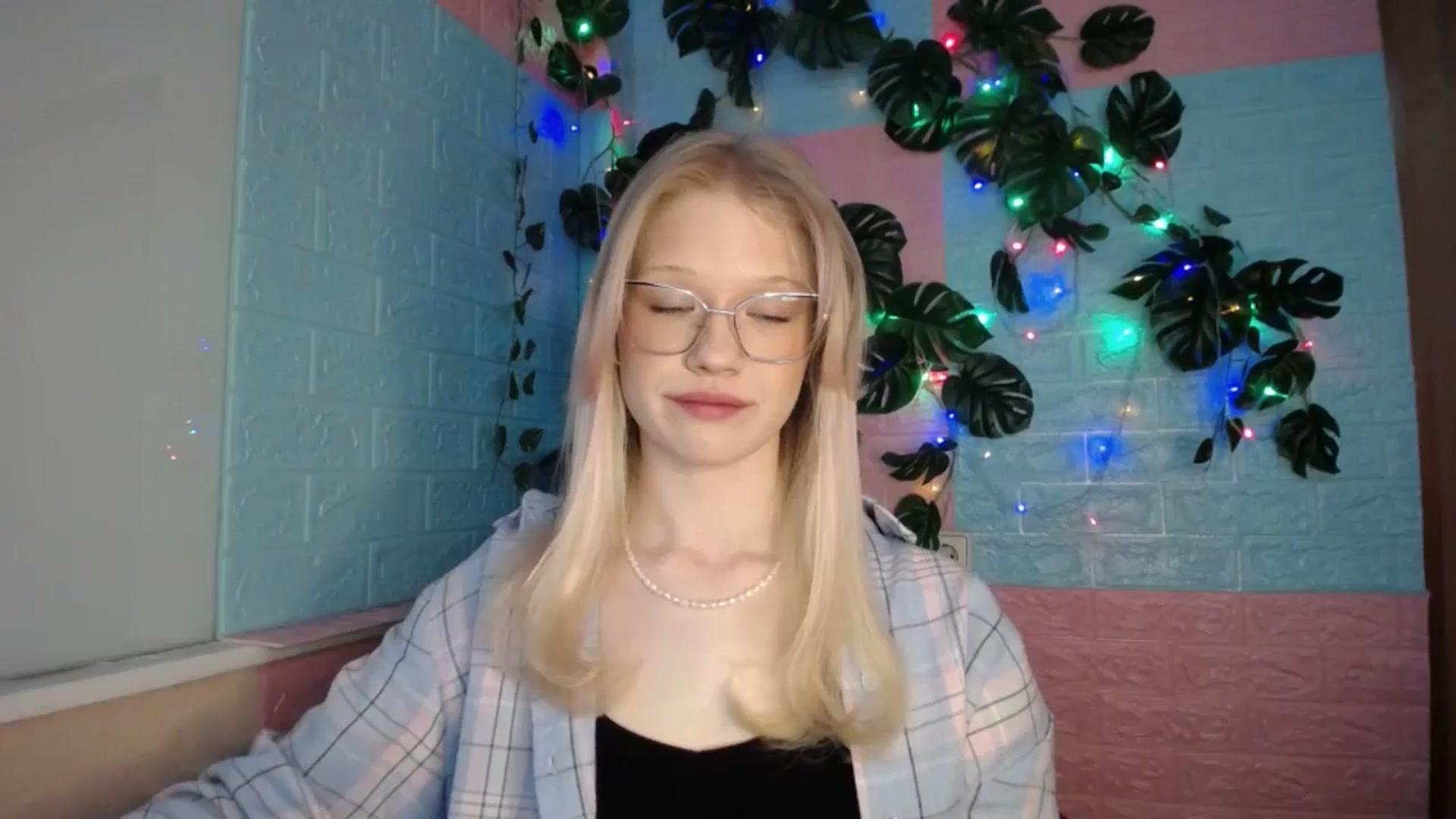 Gallery image thumbnail from Angel_baby's myfreecams stream on, 04/09/2026, 16:01 image 18 of 20