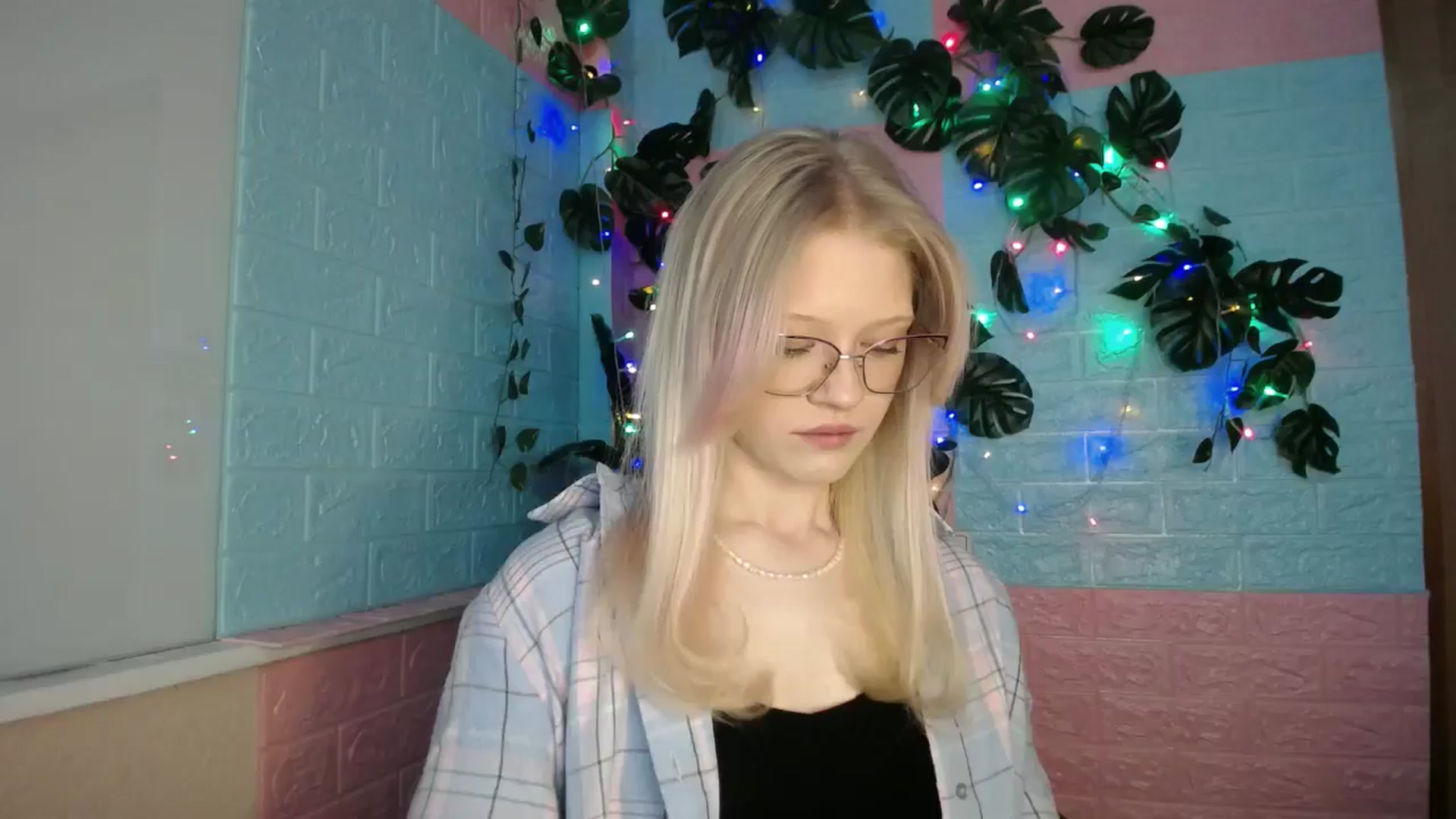 Gallery image thumbnail from Angel_baby's myfreecams stream on, 04/09/2026, 16:01 image 7 of 20