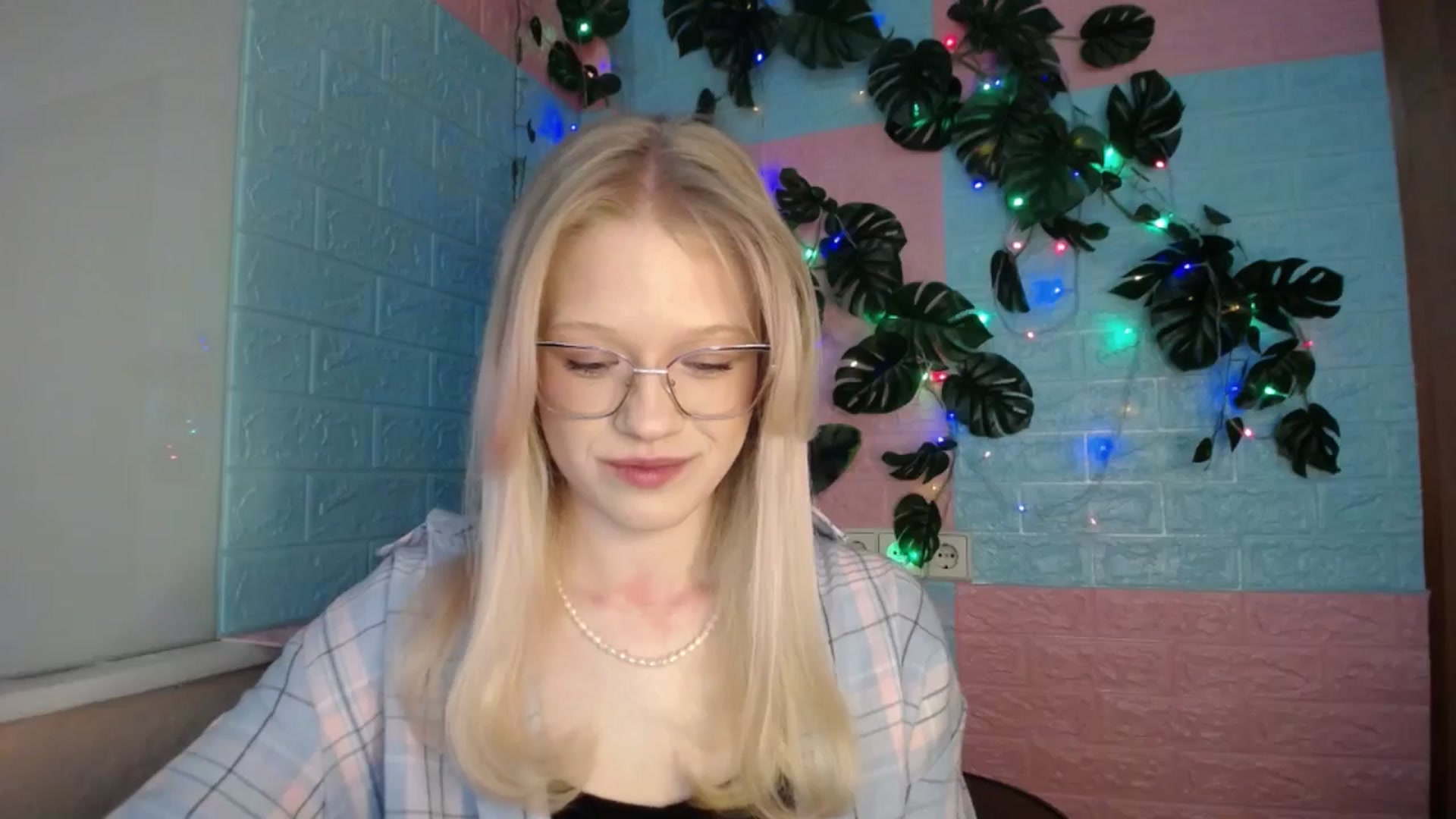 Gallery image thumbnail from Angel_baby's myfreecams stream on, 04/09/2026, 16:01 image 15 of 20